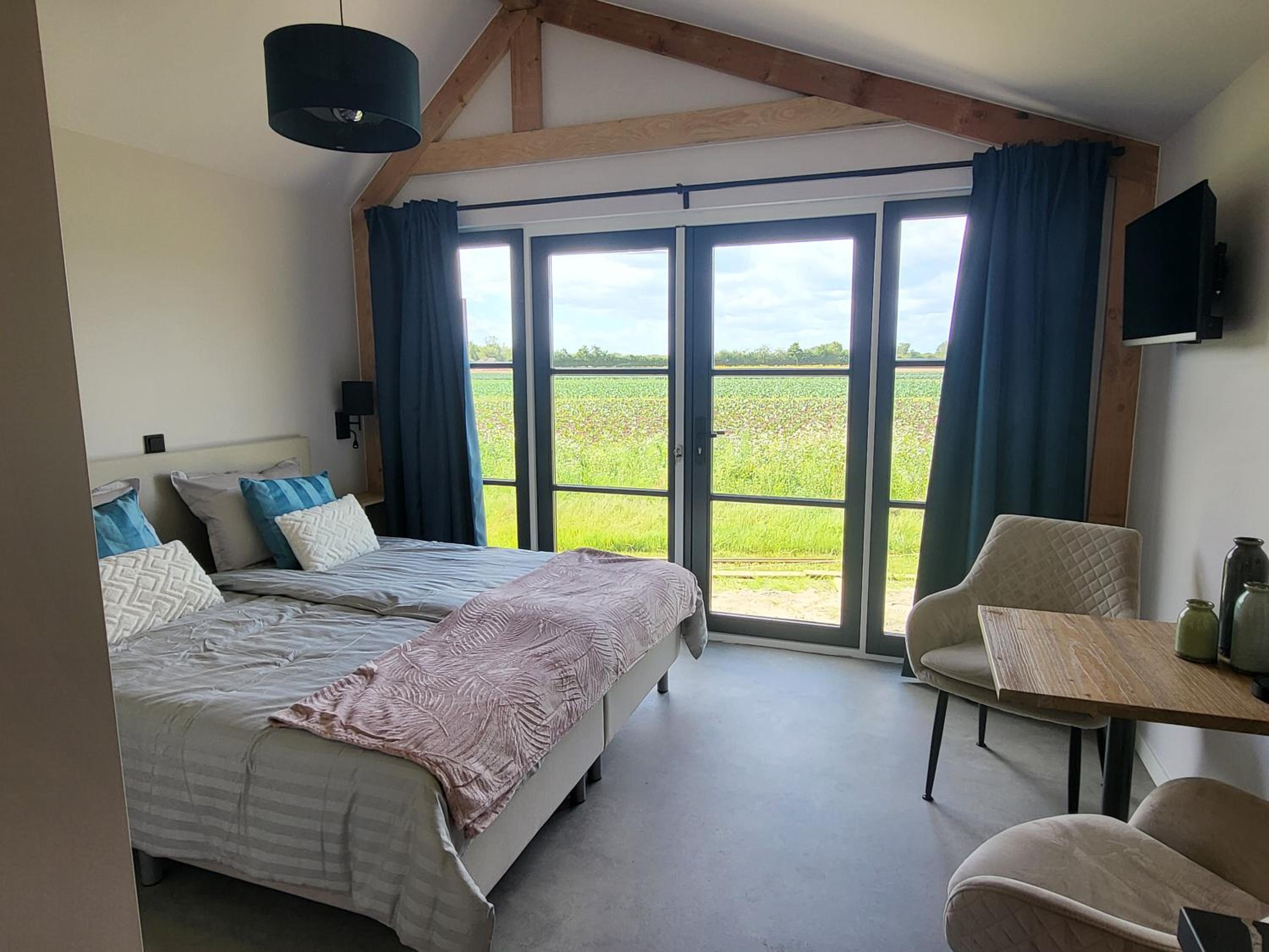 One-Bedroom House photo 1
