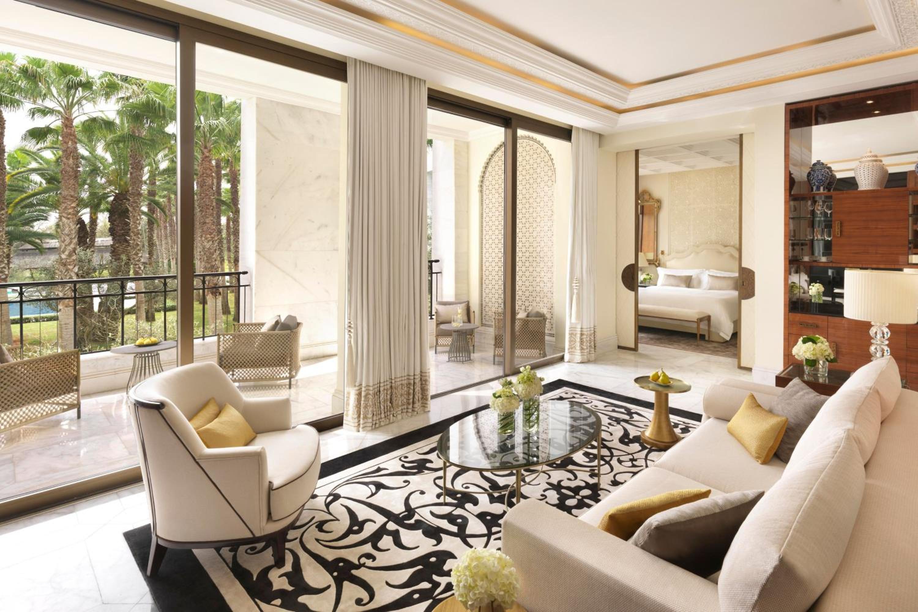 One-Bedroom Majestic King Suite with Garden View - Photo 8