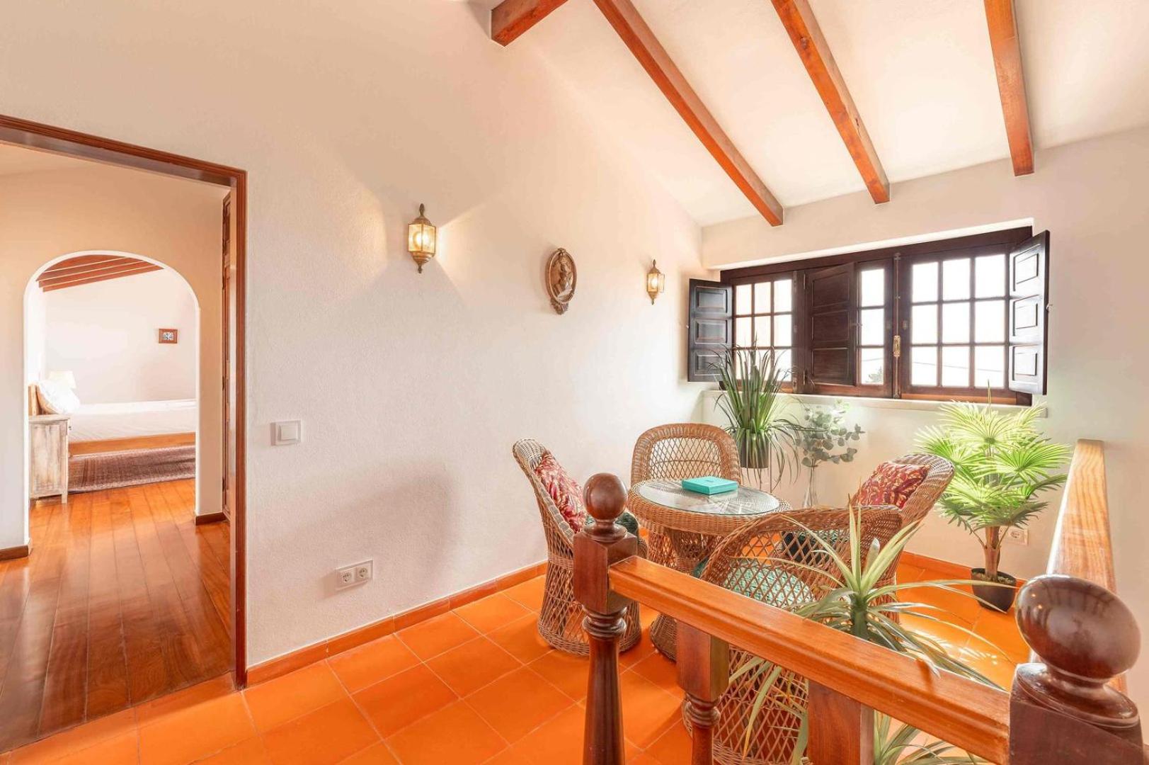 Five-Bedroom House photo 2