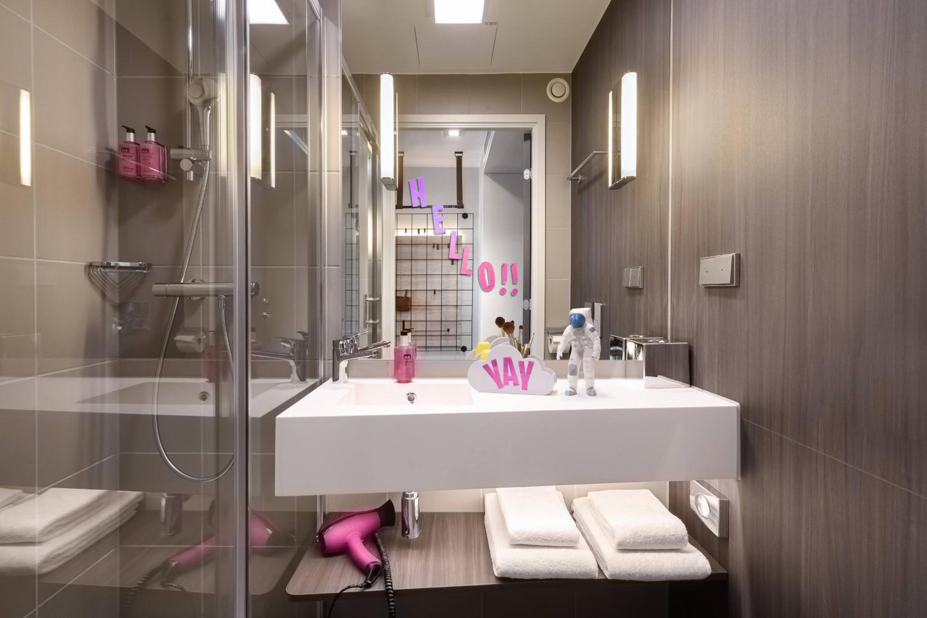 Queen Room - Photo 8