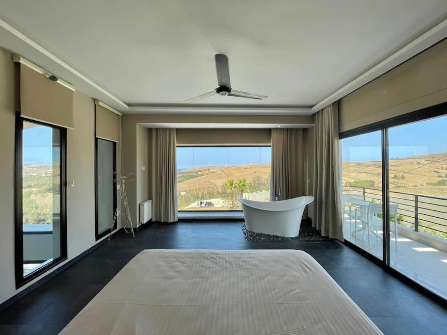 Four-Bedroom House photo 1