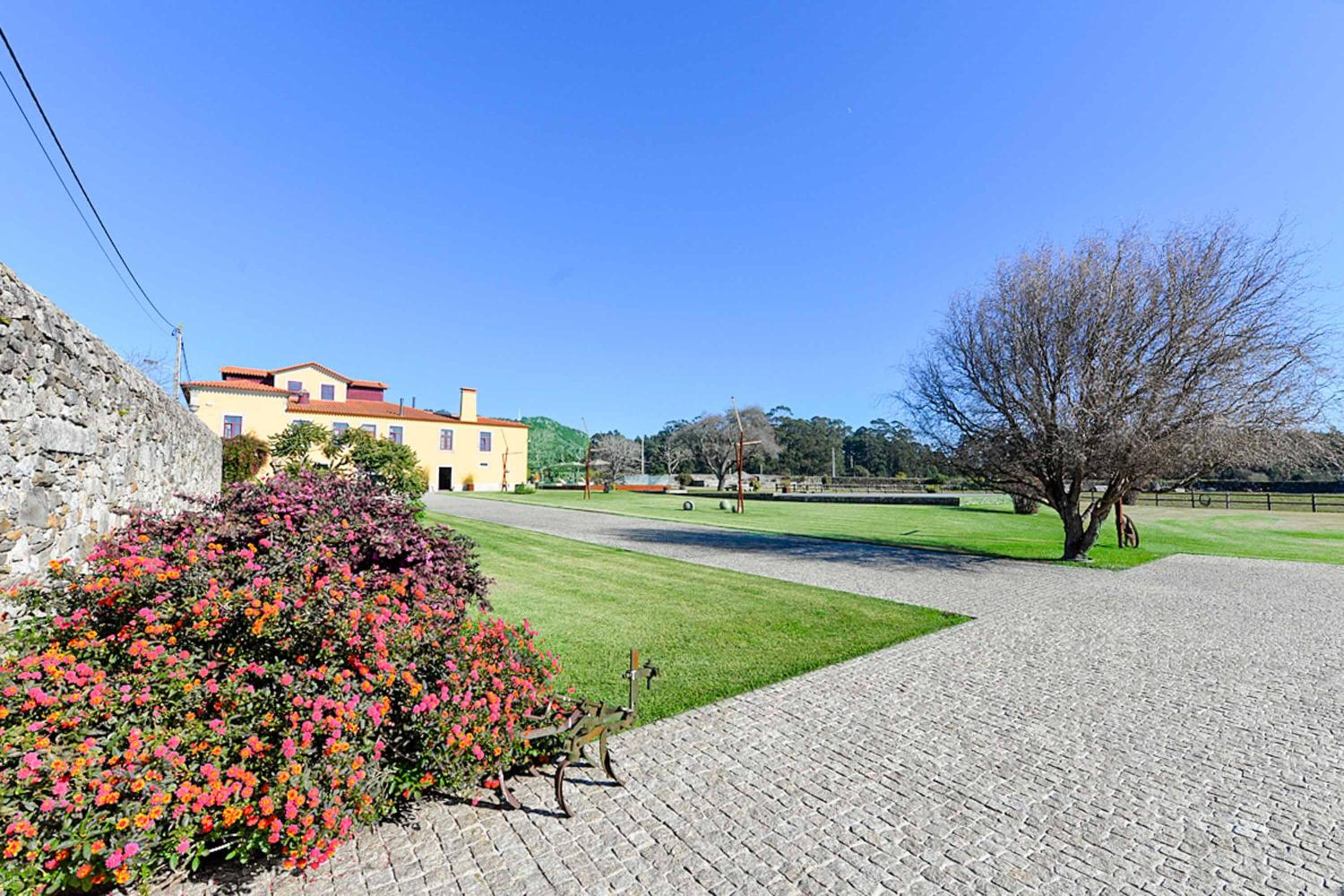 Six-Bedroom Villa  photo 3