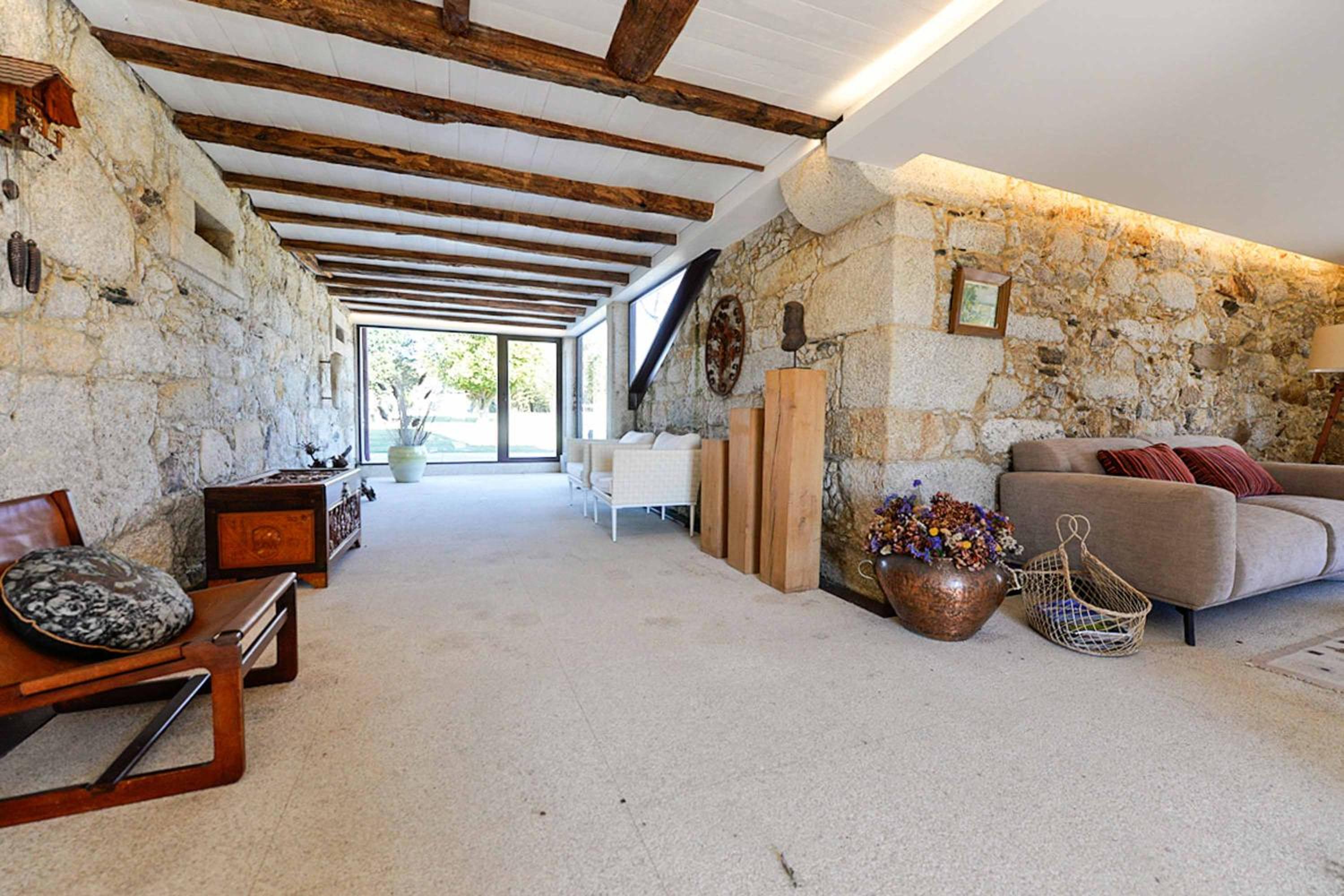Six-Bedroom Villa  photo 1