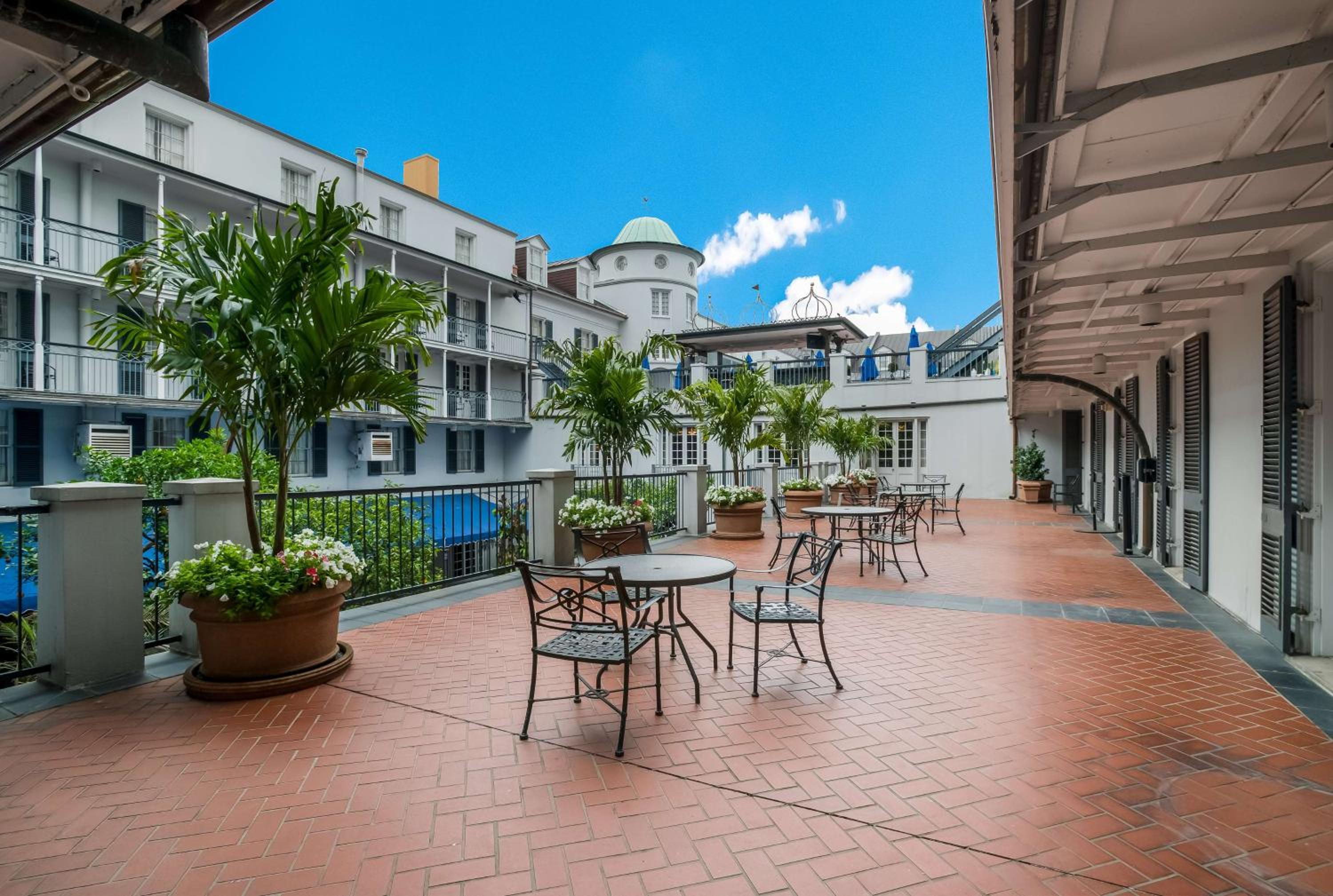 Two Queens, Interior Terrace, Semi Private - Photo 4