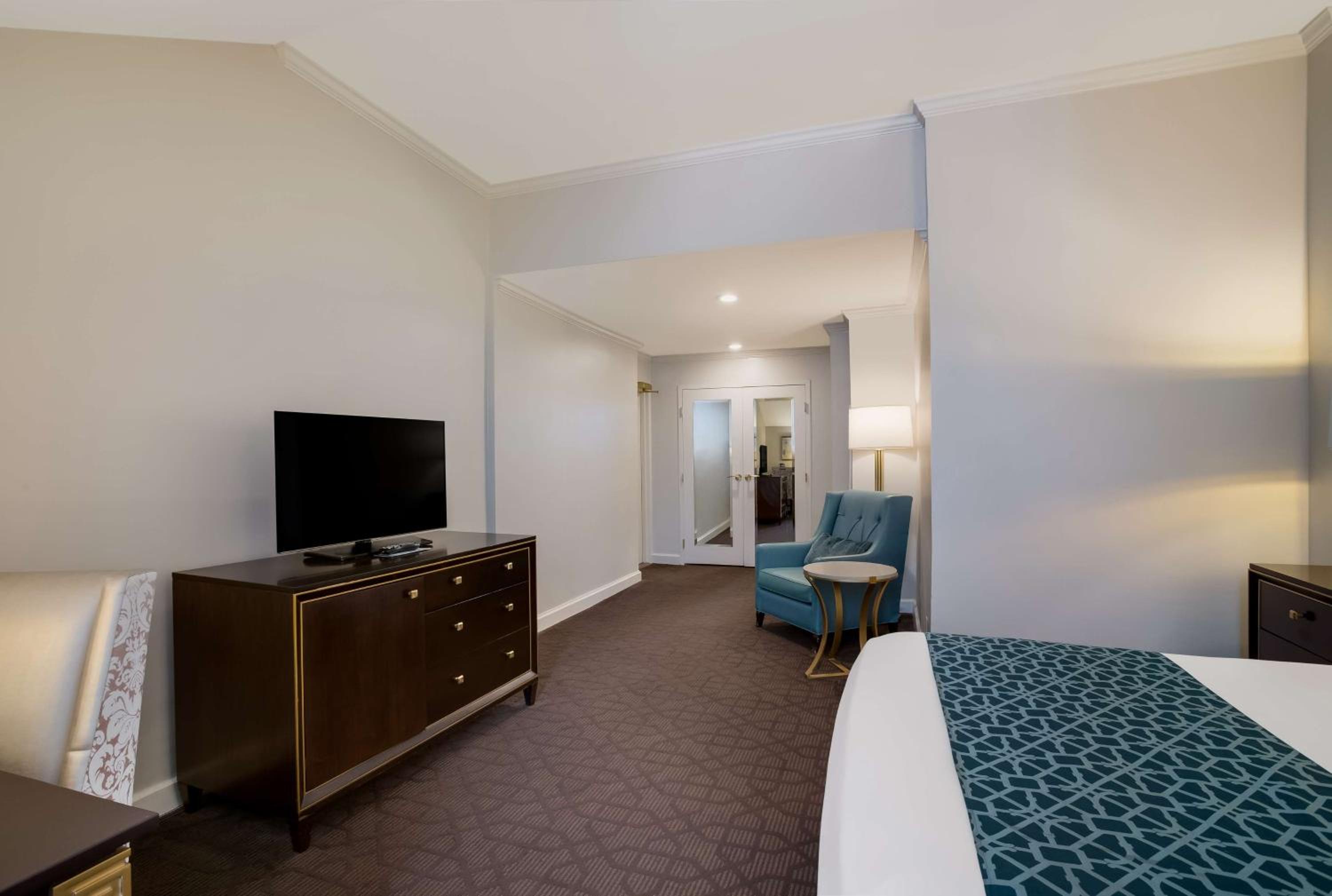 Deluxe Queen Room - Photo 2