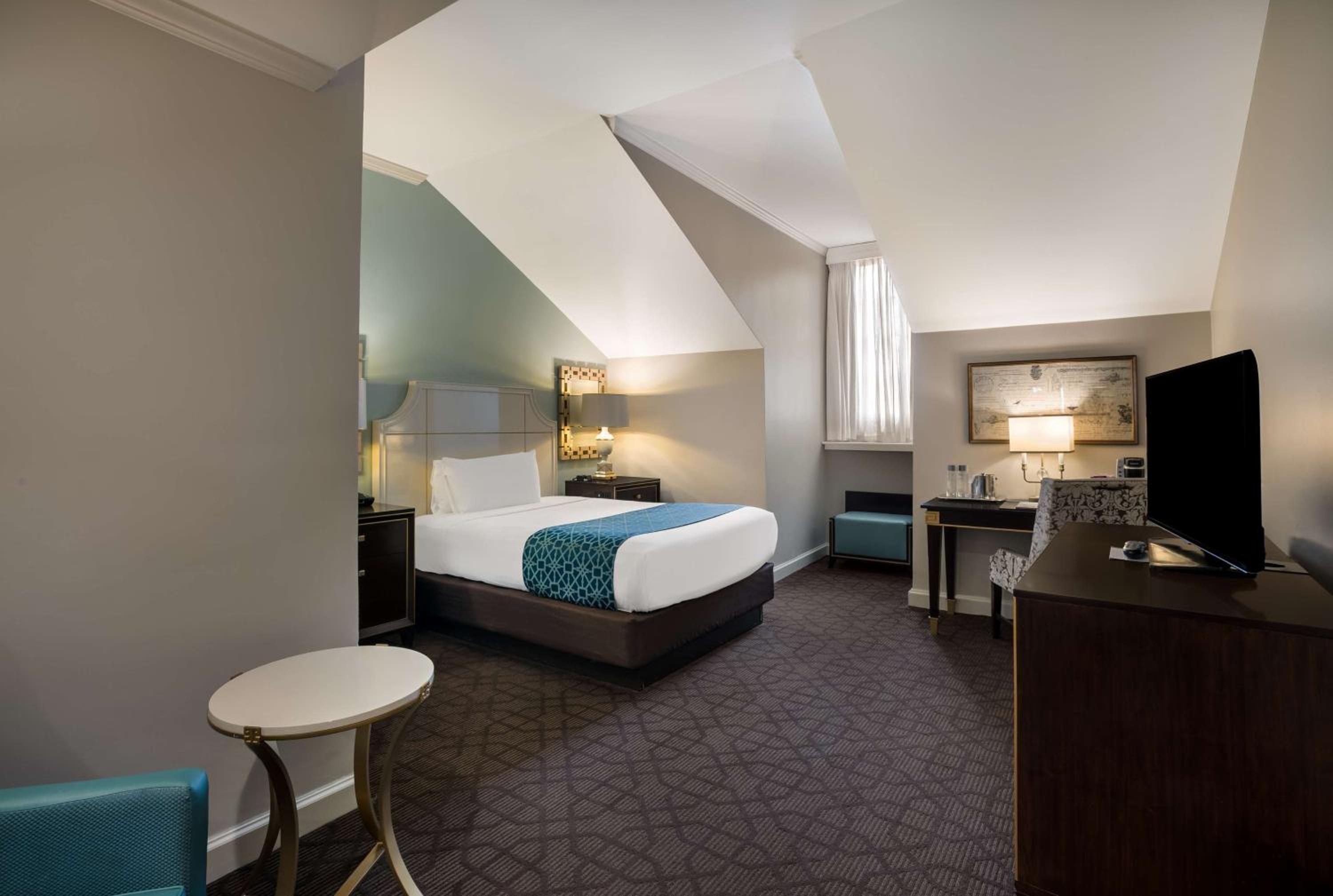 Deluxe Queen Room - Photo 3
