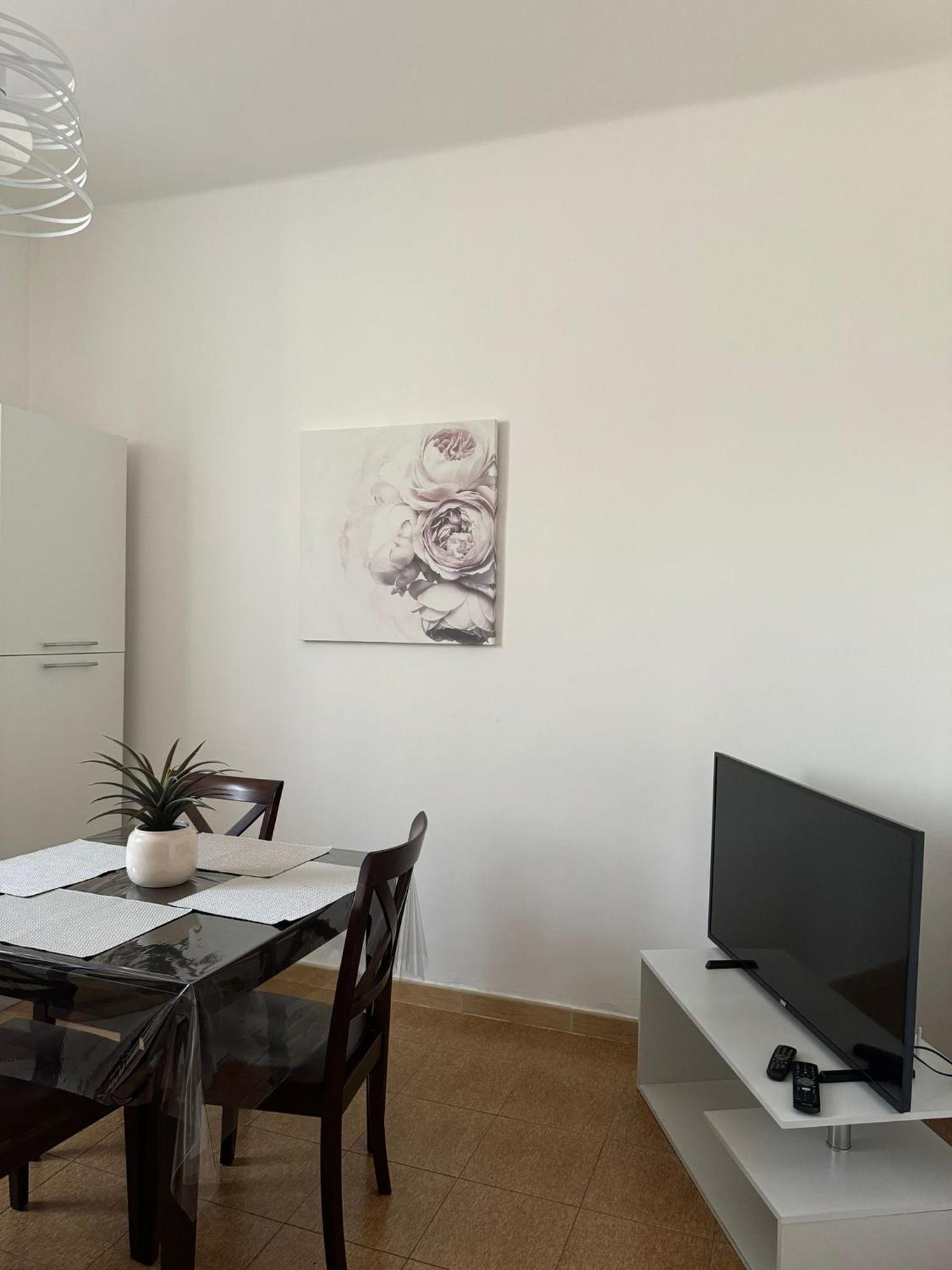 Two-Bedroom House photo 3