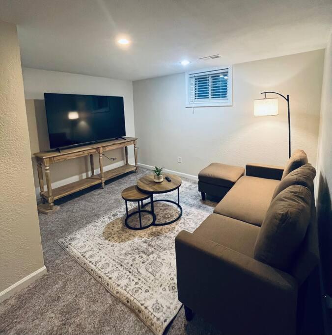 Three-Bedroom House photo 3