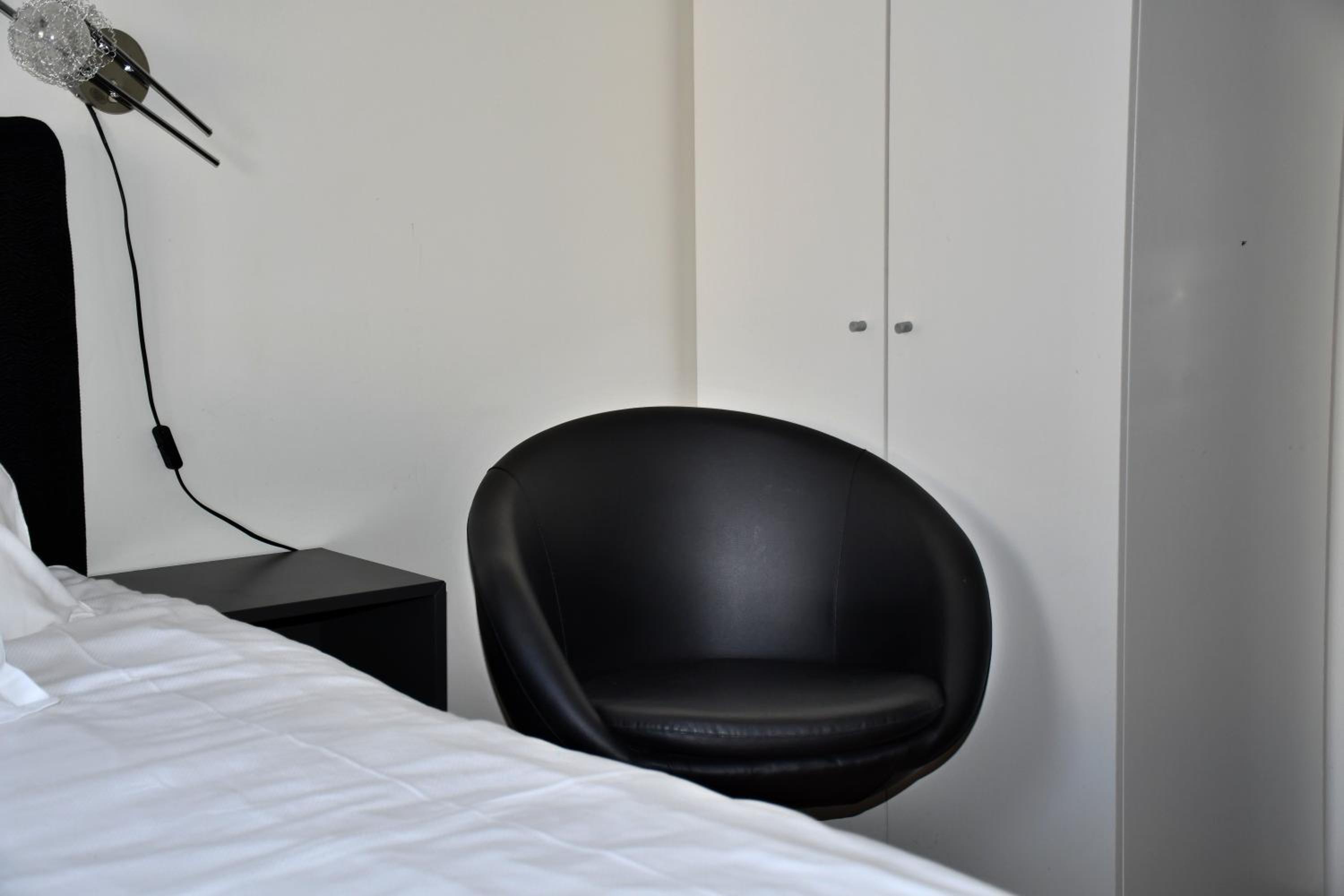 Twin Room - Photo 4