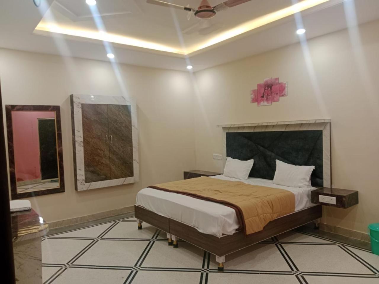 Deluxe King Room photo 3