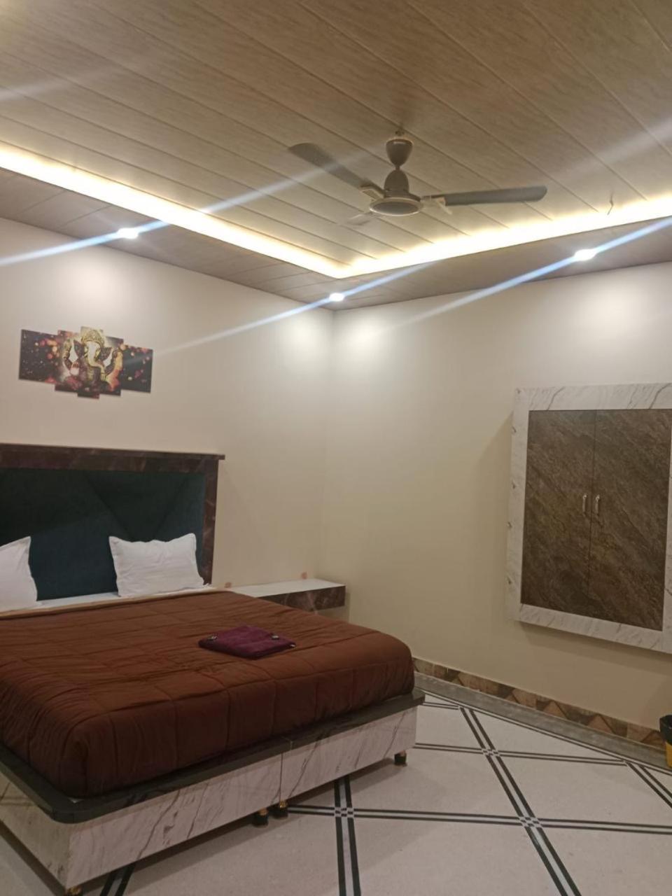 Deluxe King Room photo 2