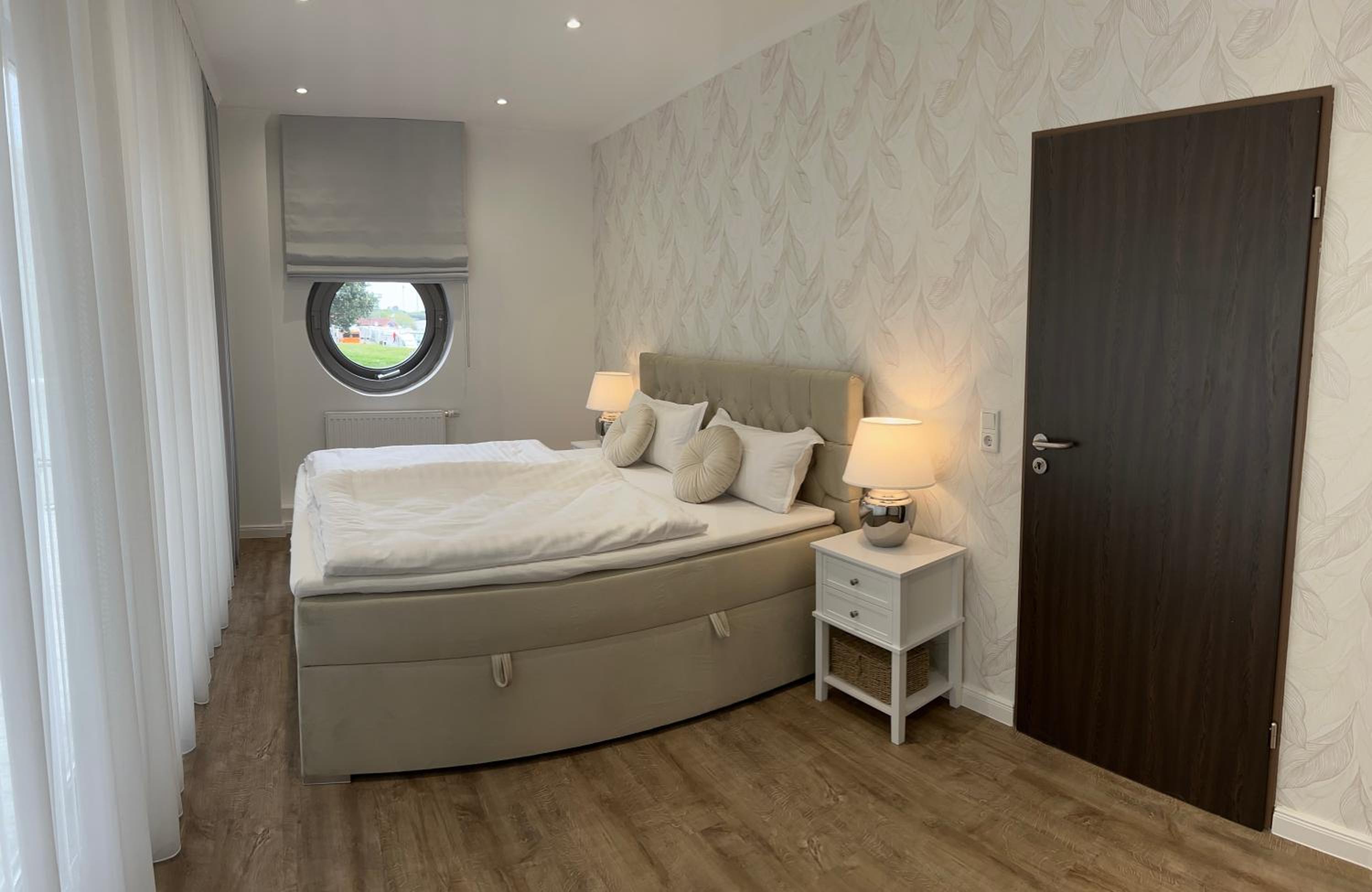 Two-Bedroom Apartment with Balcony photo 2