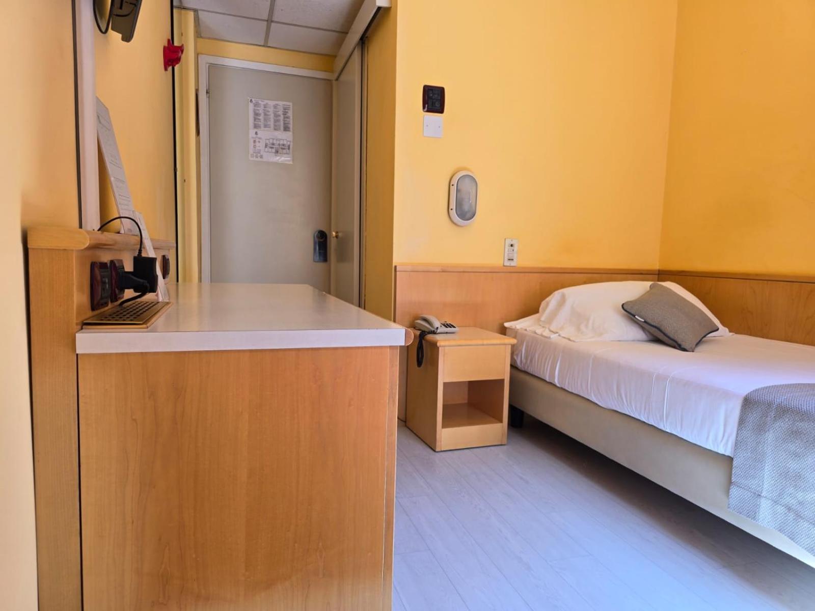 Single Room photo 2
