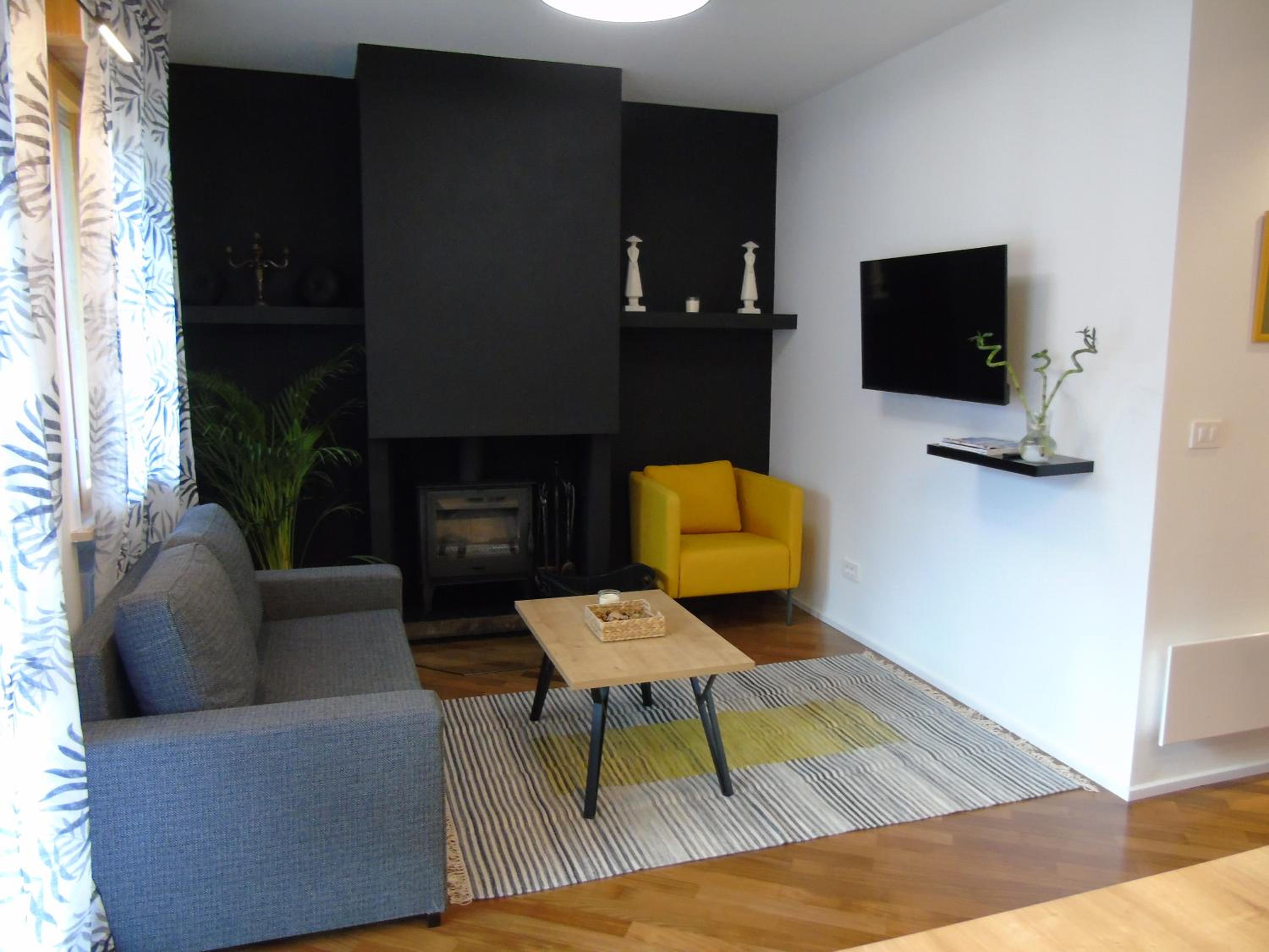 Two-Bedroom Apartment with Mountain View