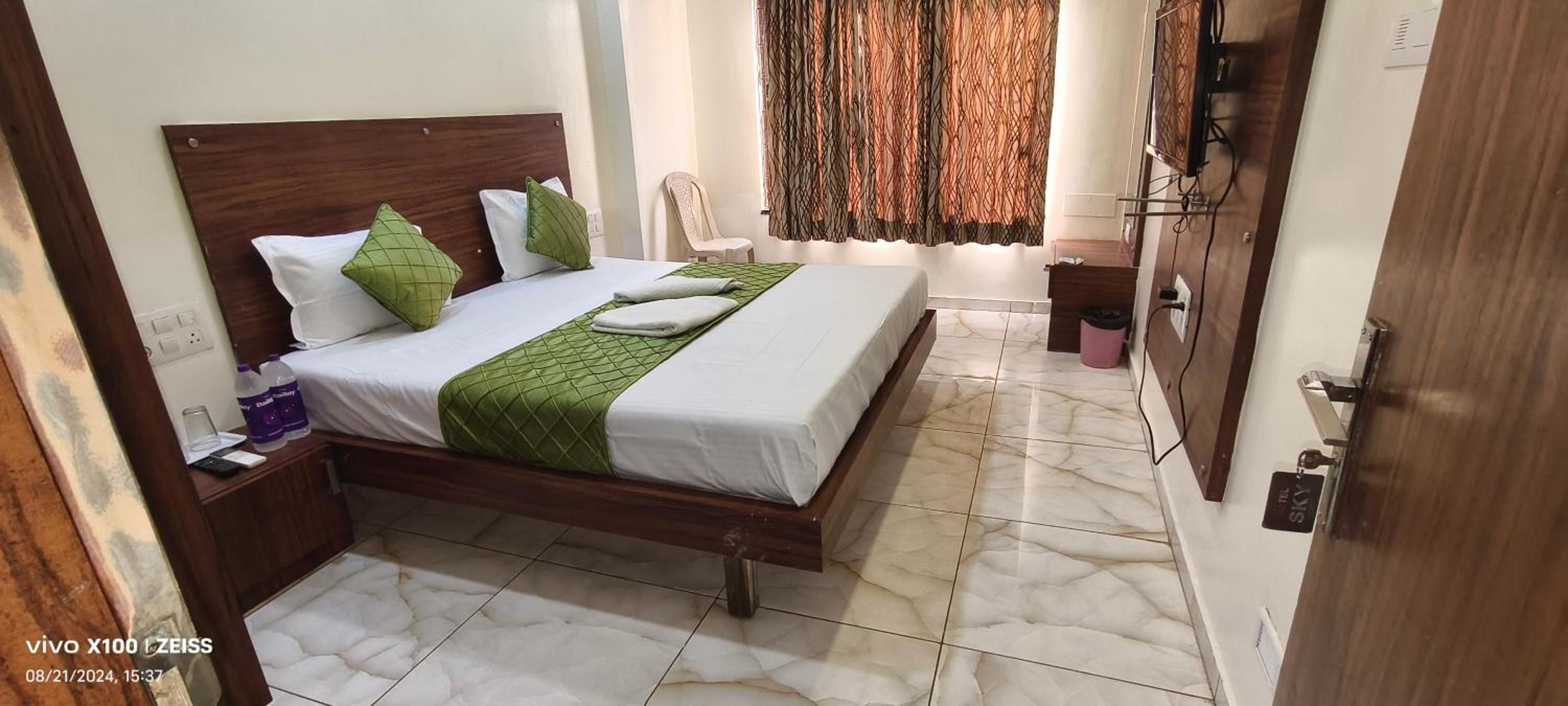 Deluxe Double Room - Photo 7