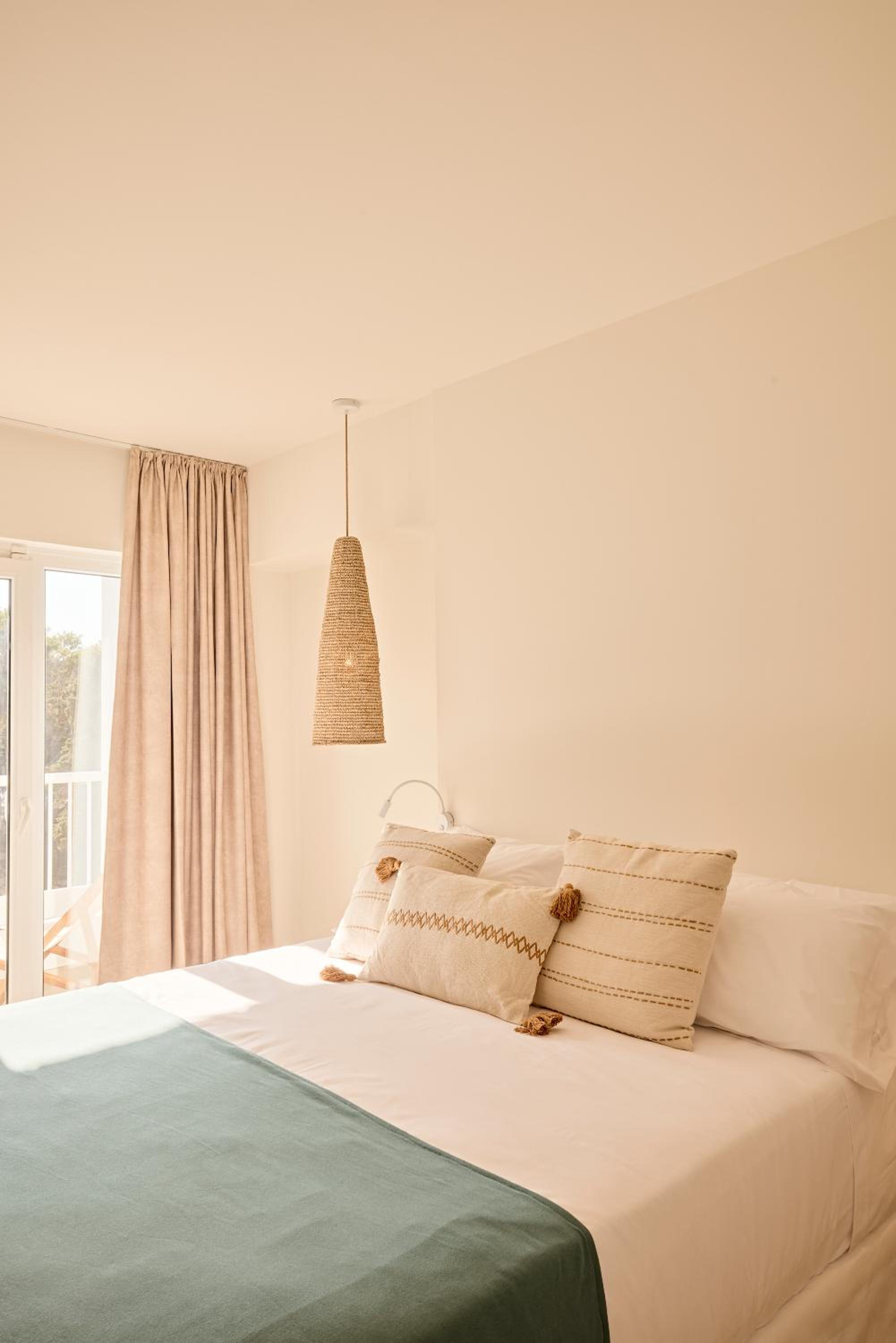 Deluxe Double Room with Side Sea View