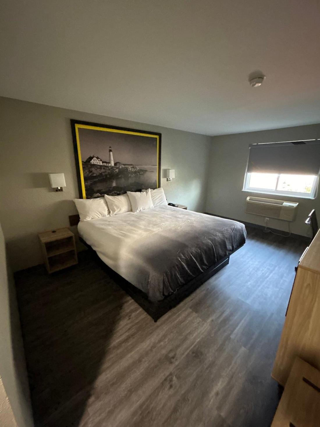 King Room - Non-Smoking