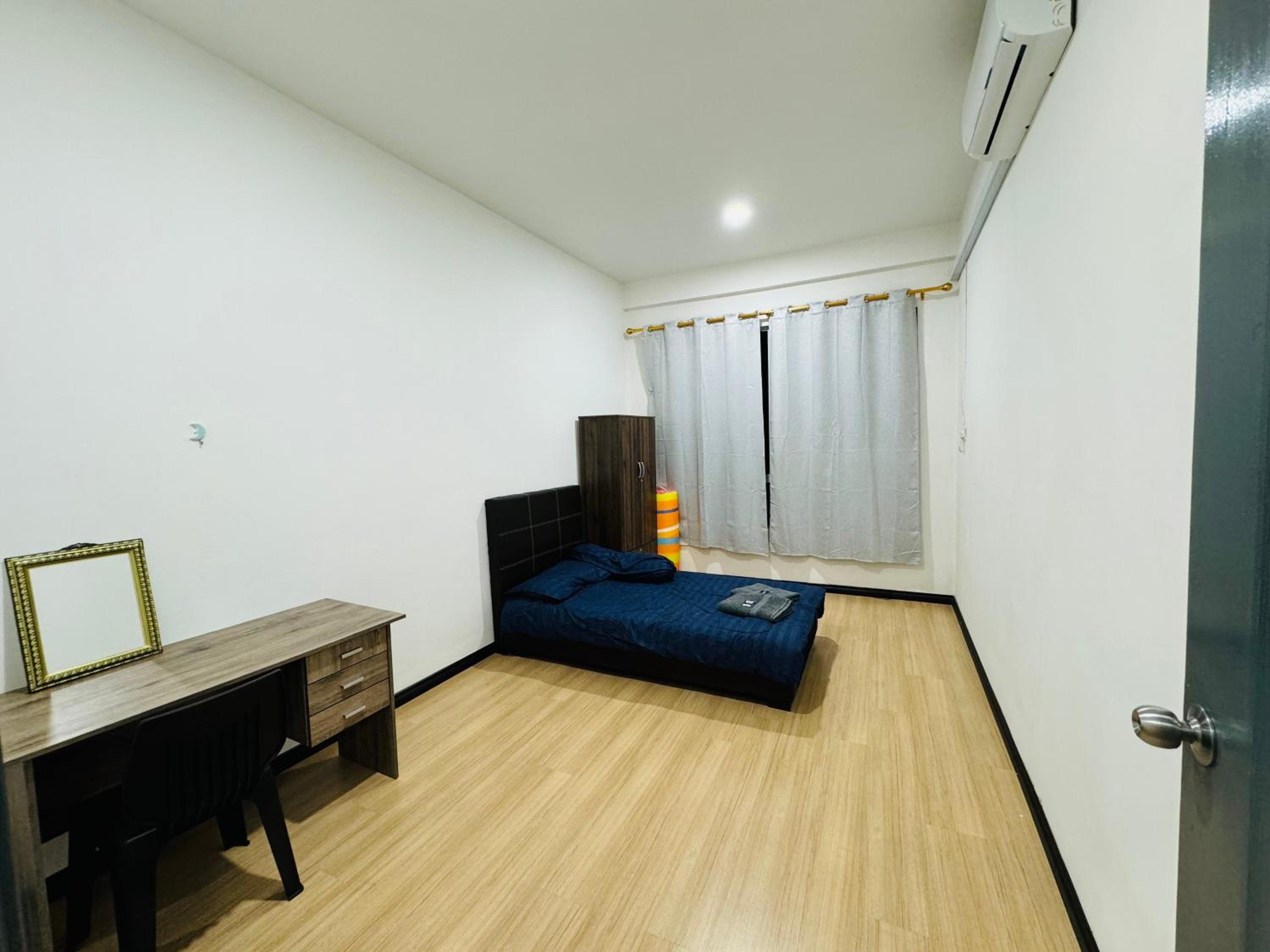 Four-Bedroom House photo 3