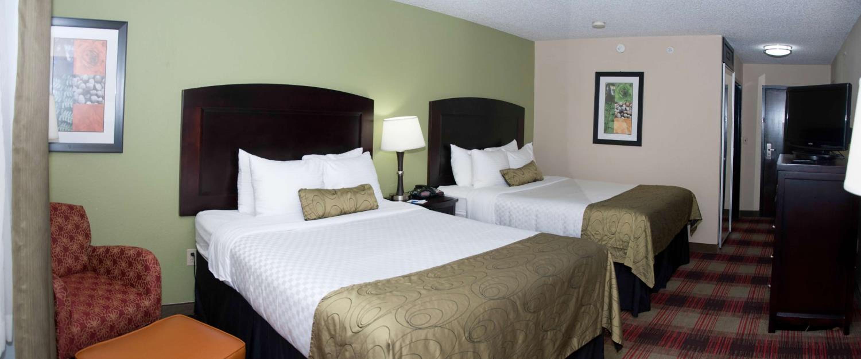 Suite with Three Queen Beds - Non-Smoking