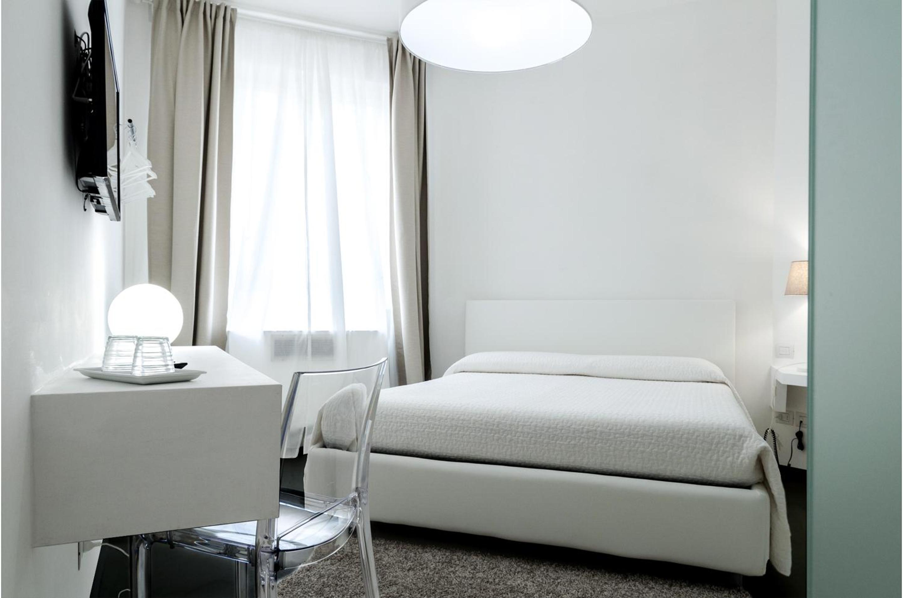 Small Double Room - Photo 2
