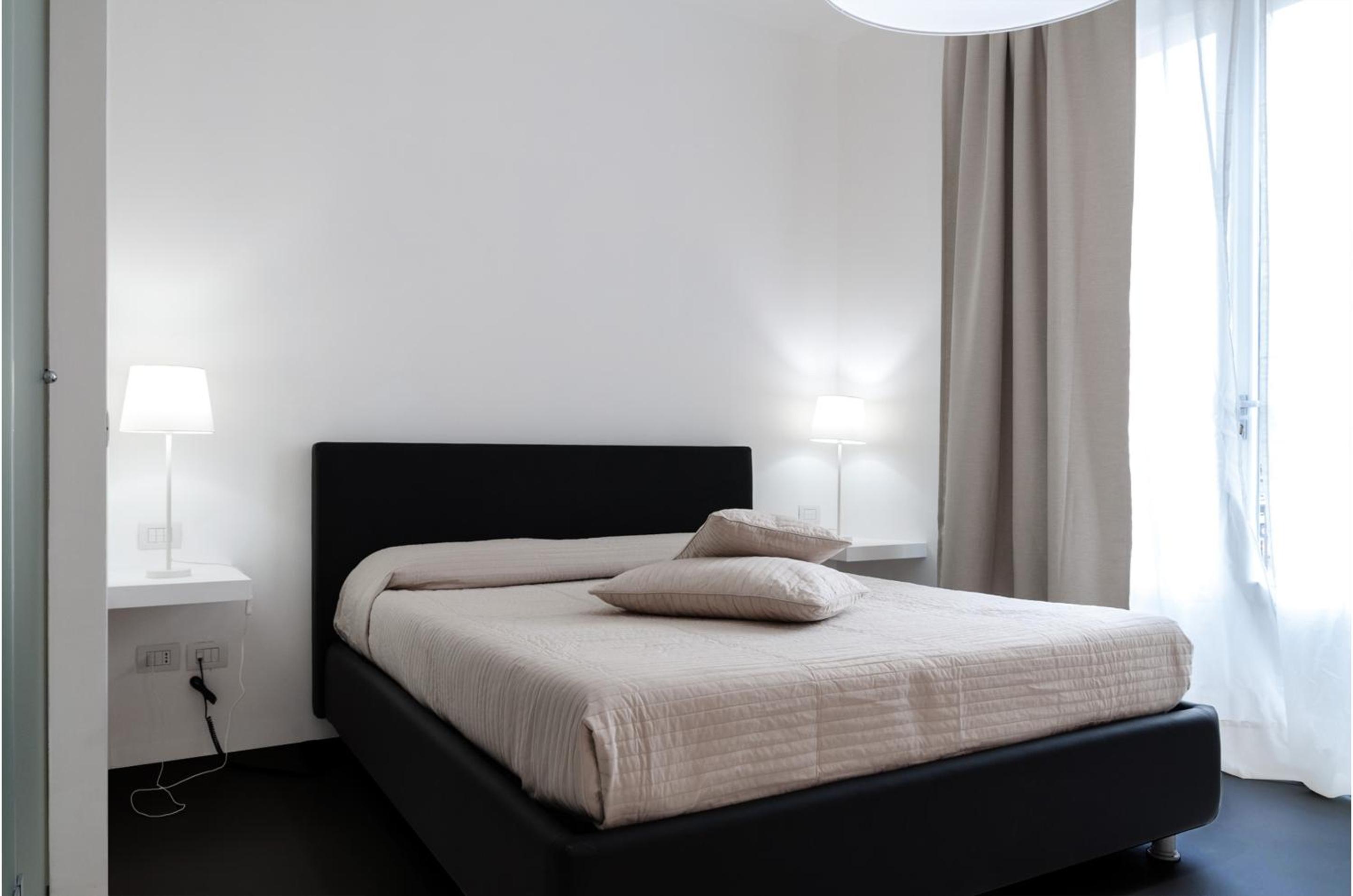 Double Room with Balcony - Photo 2