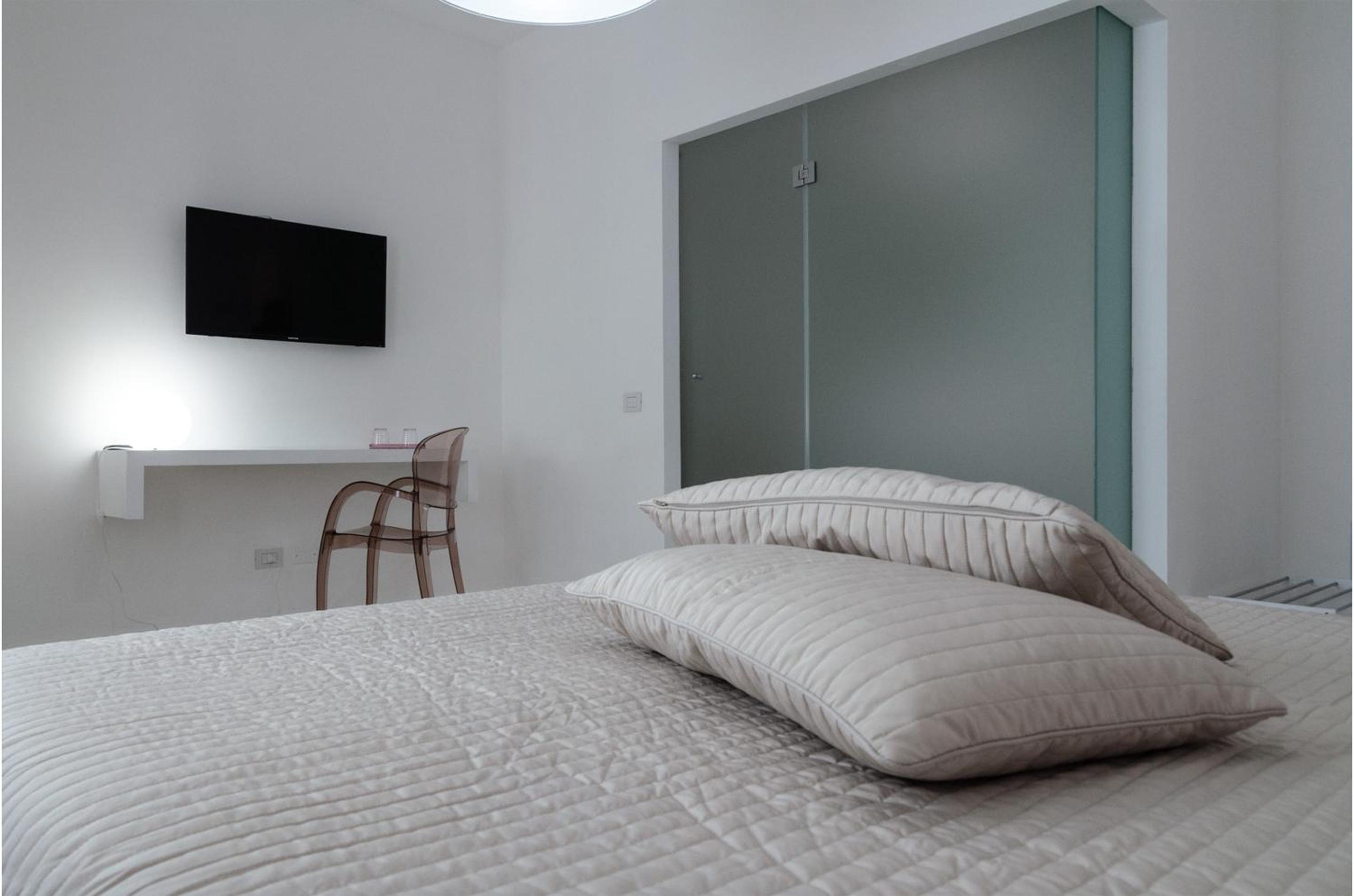 Small Double Room - Photo 1