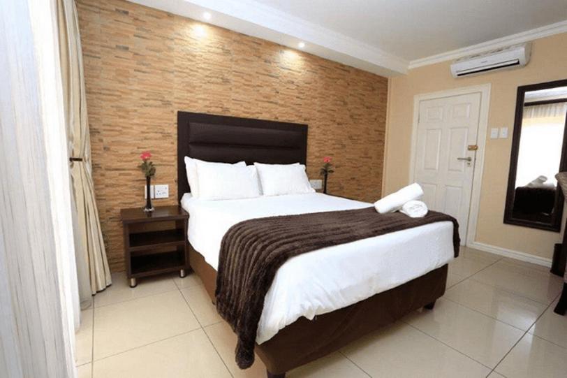 Large Double Room - Photo 2