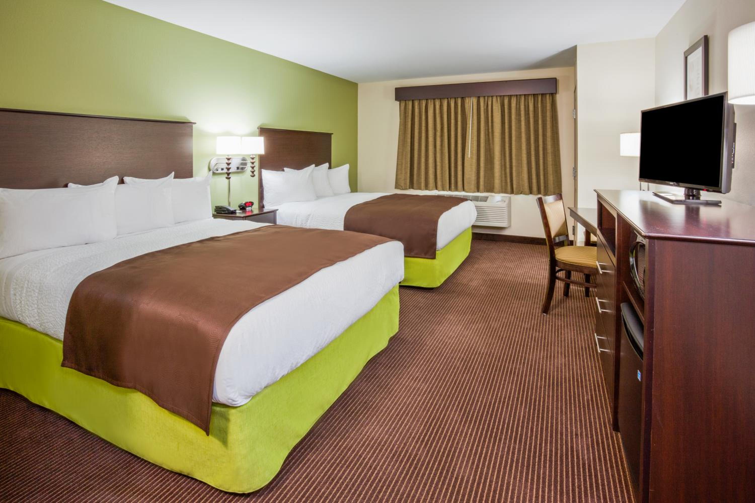 Queen Room with Two Queen Beds - Non-Smoking photo 1