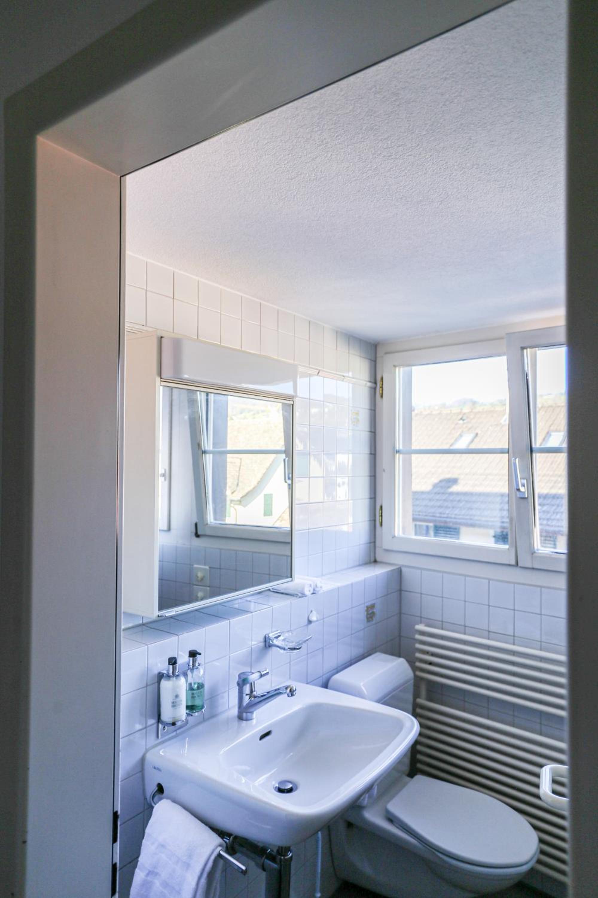 Single Room with Shared Shower and Toilet photo 2