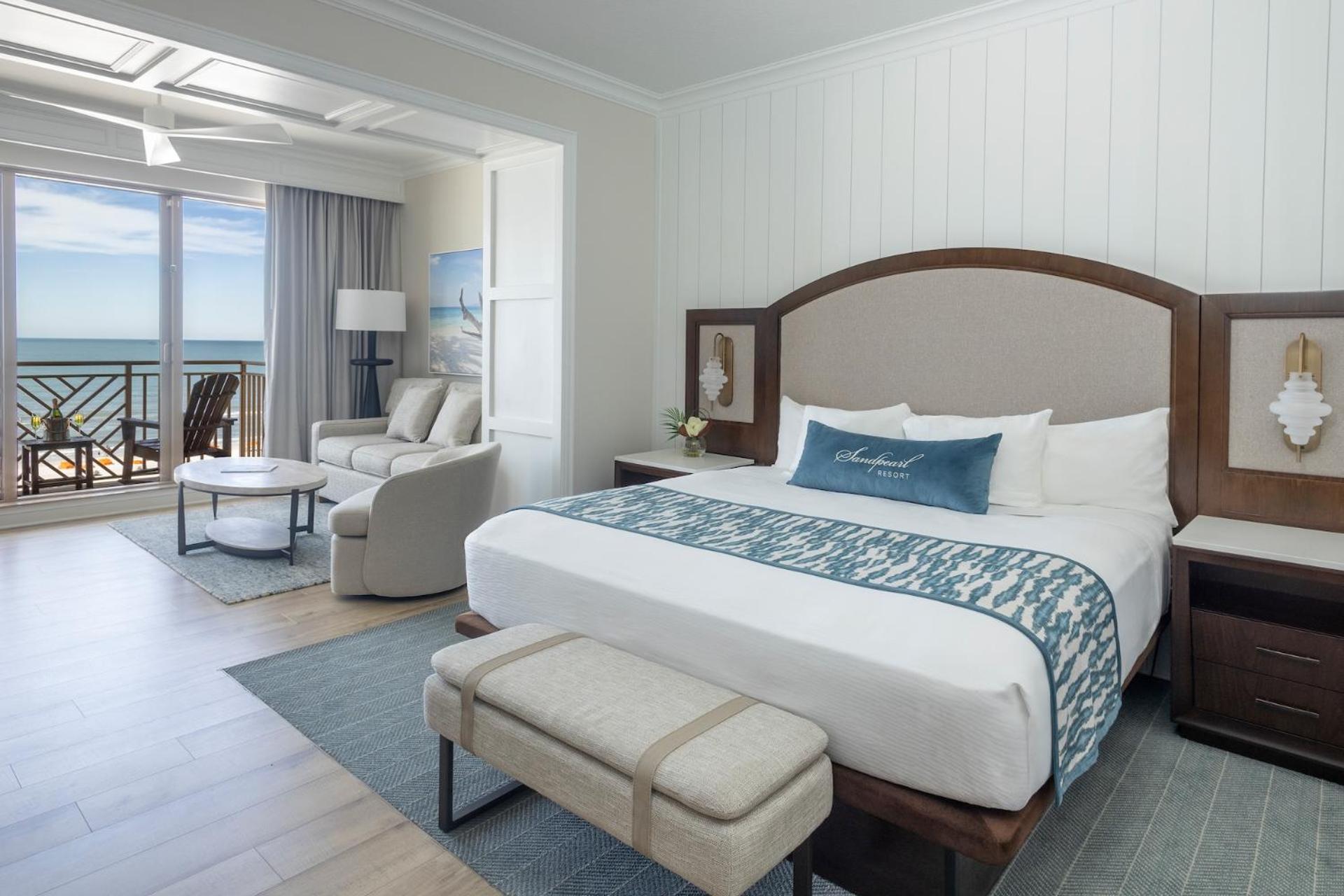Accessible Gulf Front Junior Suite - Mobility Accessible with Tub