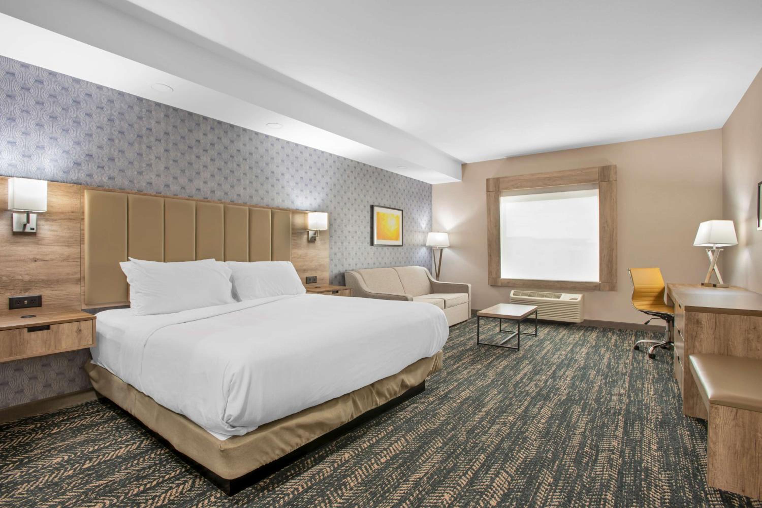 King Room with Sofa Bed - Non-Smoking - Photo 1