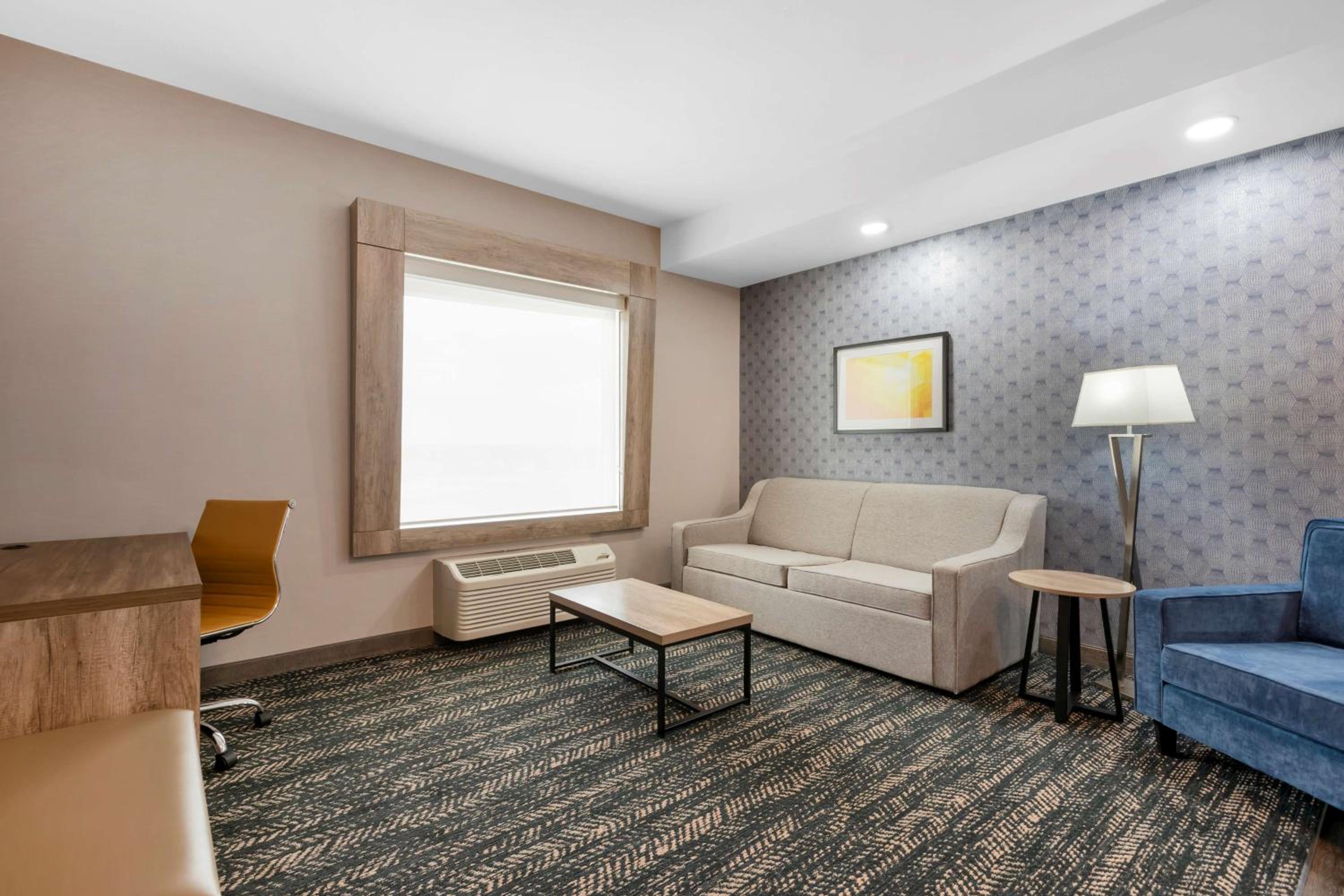 King Suite with Spa Bath - Photo 6
