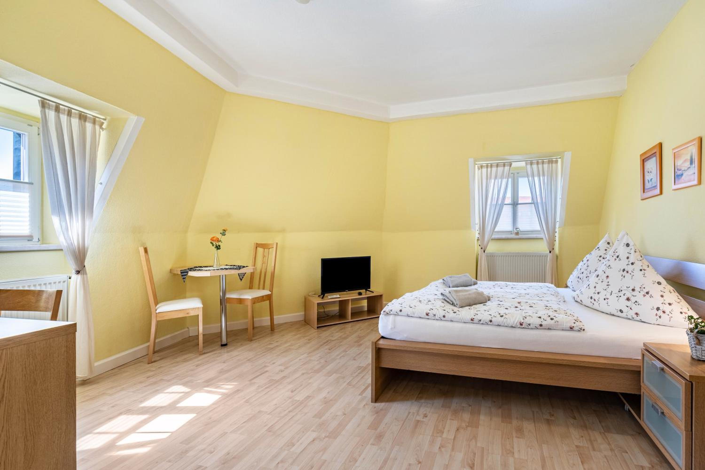 Standard Queen Room
