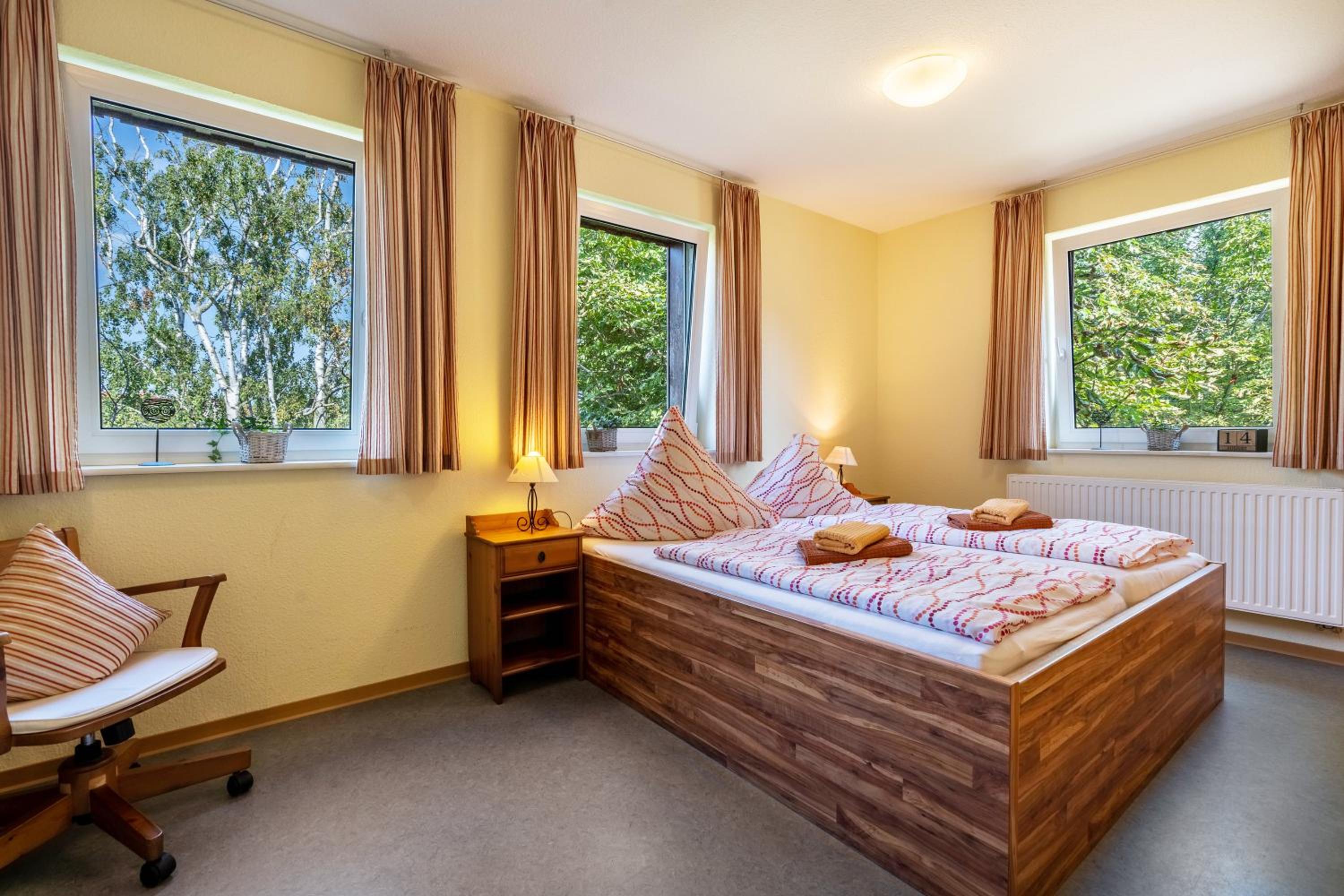 Standard Queen Room