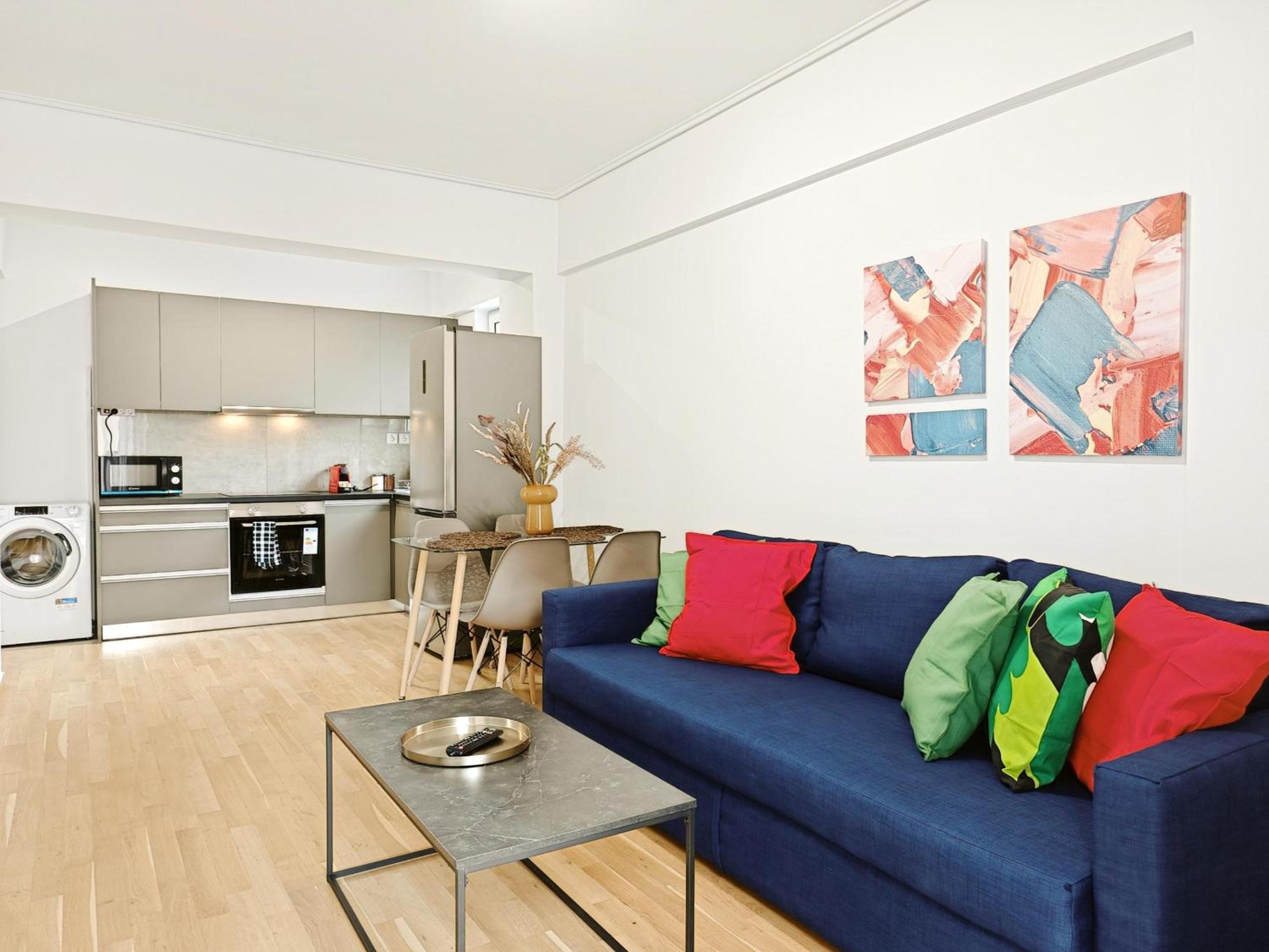 One-Bedroom Apartment photo 1