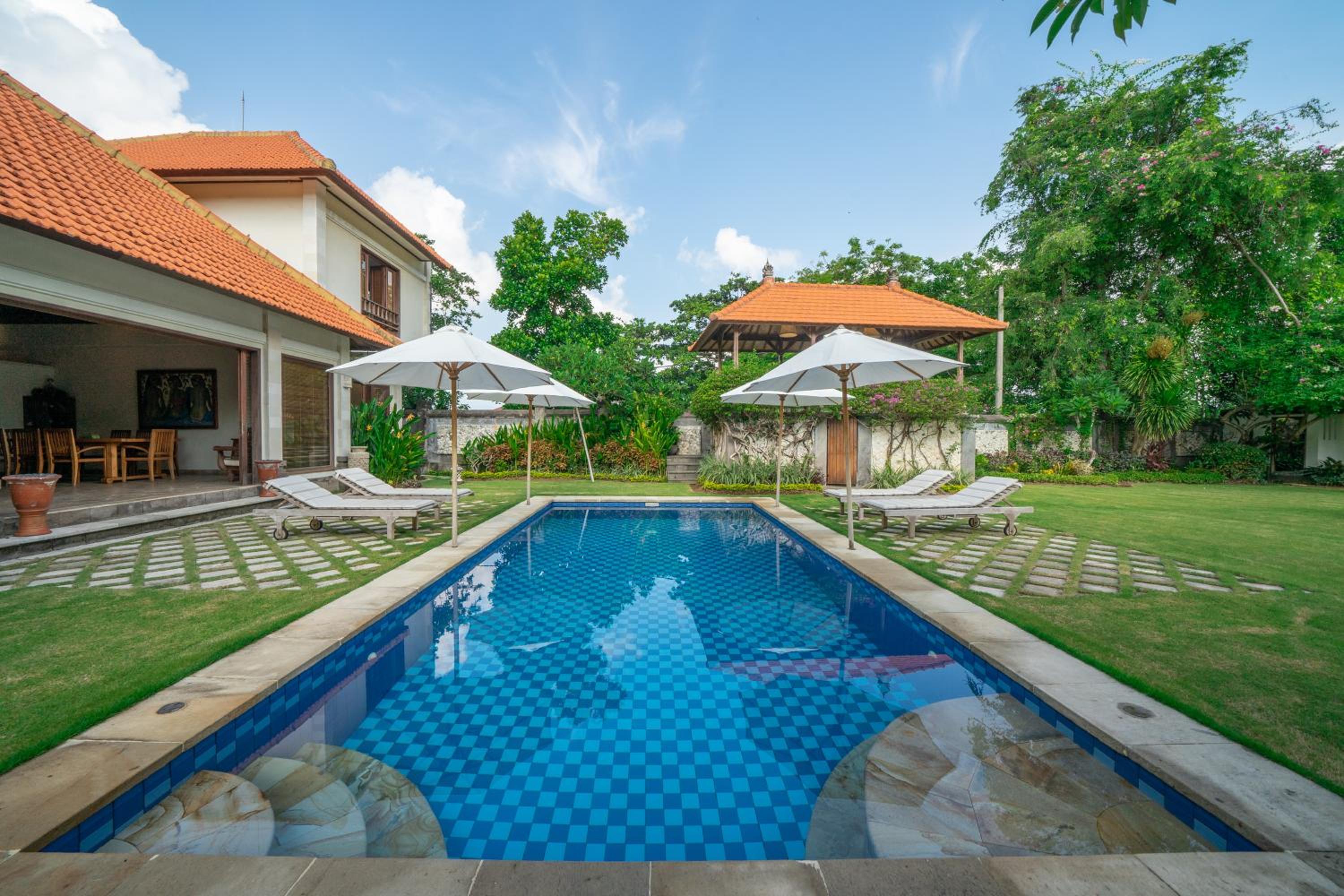 Villa photo 3