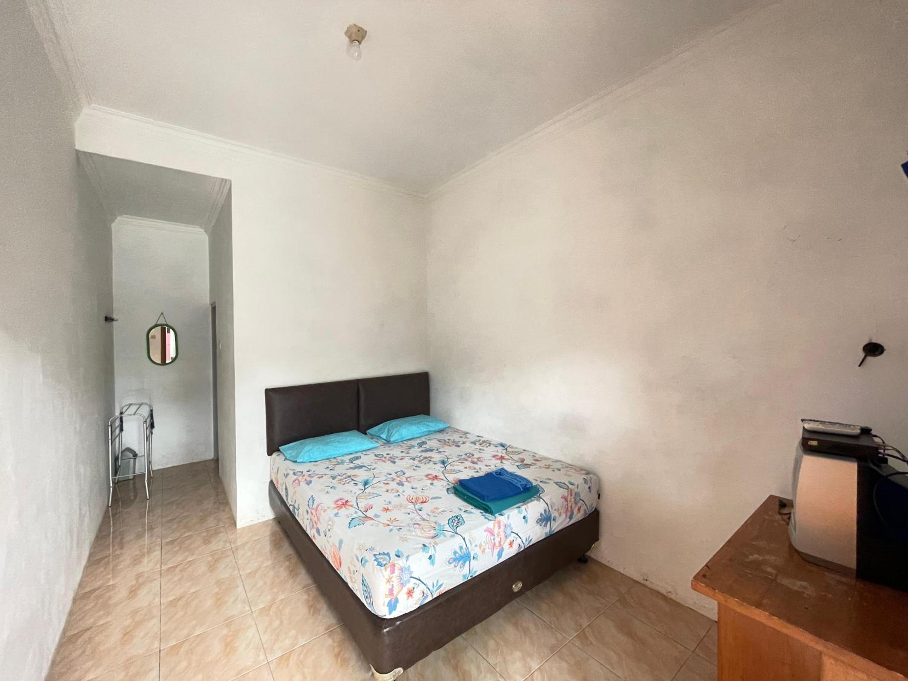 Standard Double Room with Fan - Photo 1