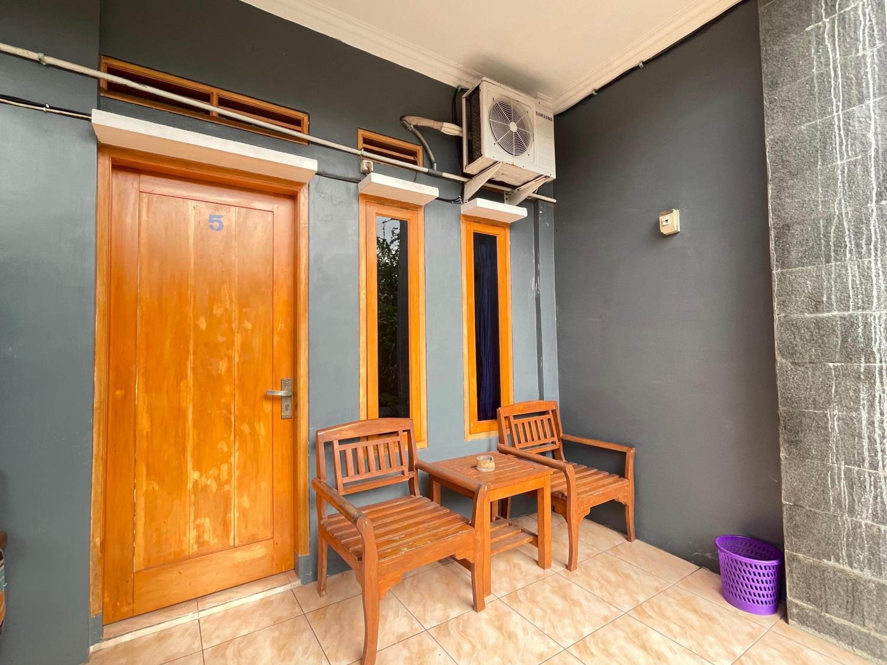Standard Double Room with Fan - Photo 2