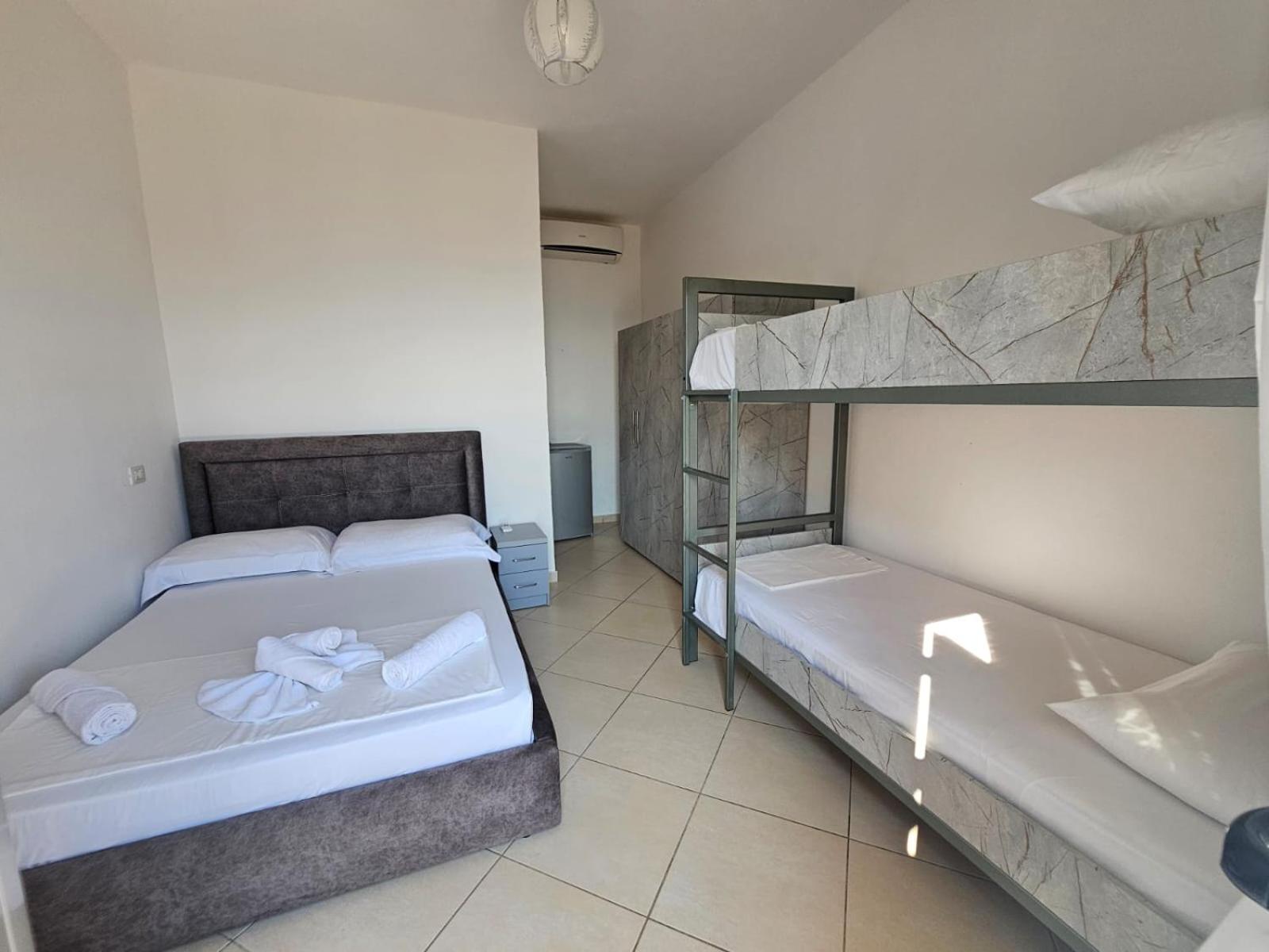 Quadruple Room with Private Bathroom photo 2
