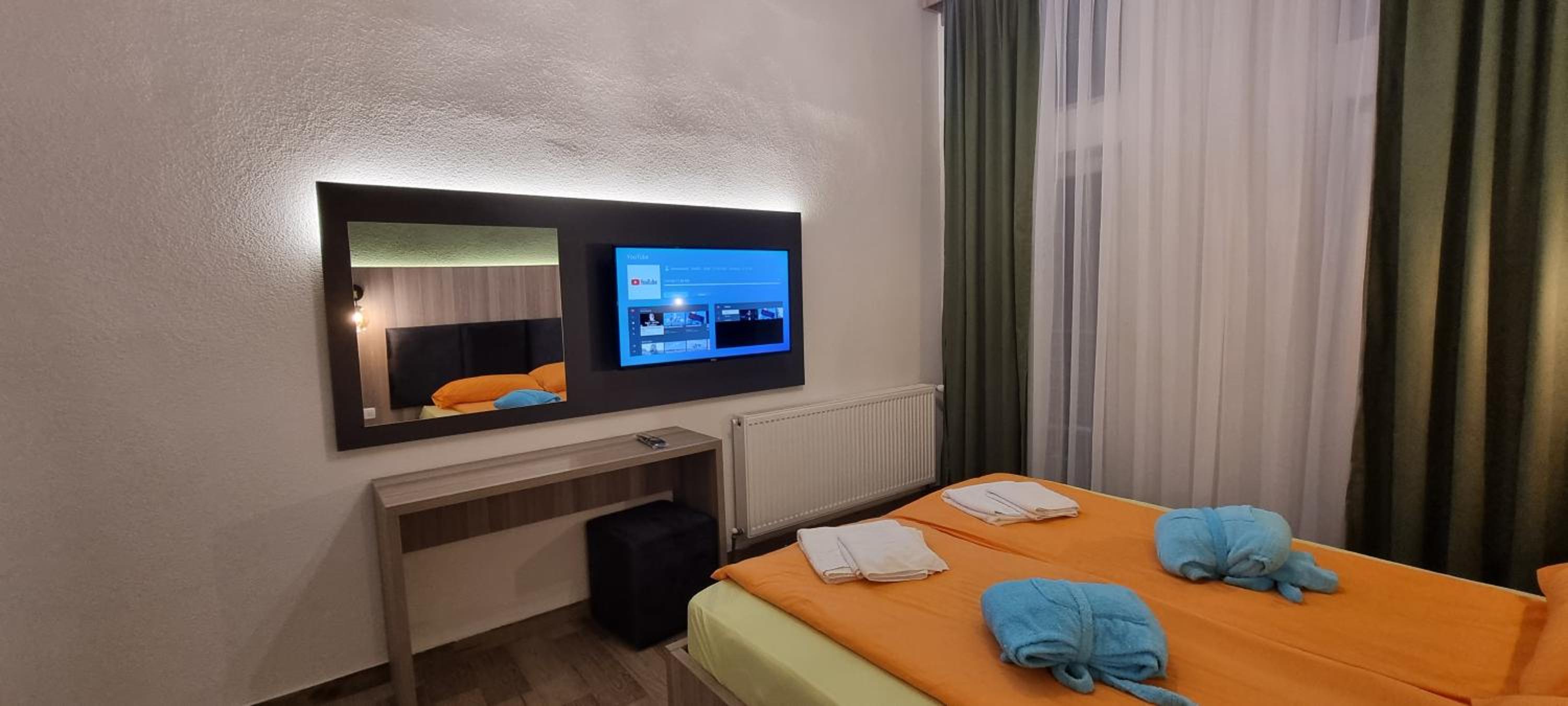 Standard Twin Room with Mountain View photo 1