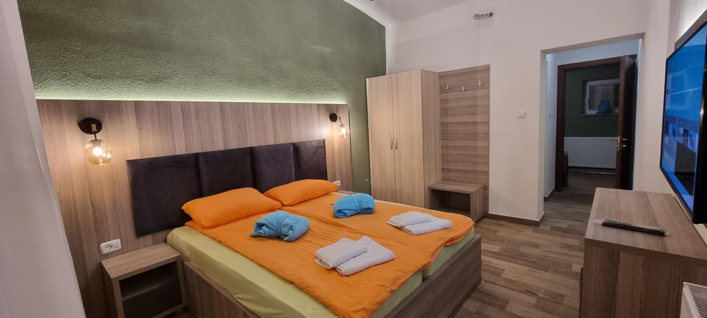 Standard Twin Room with Mountain View photo 2