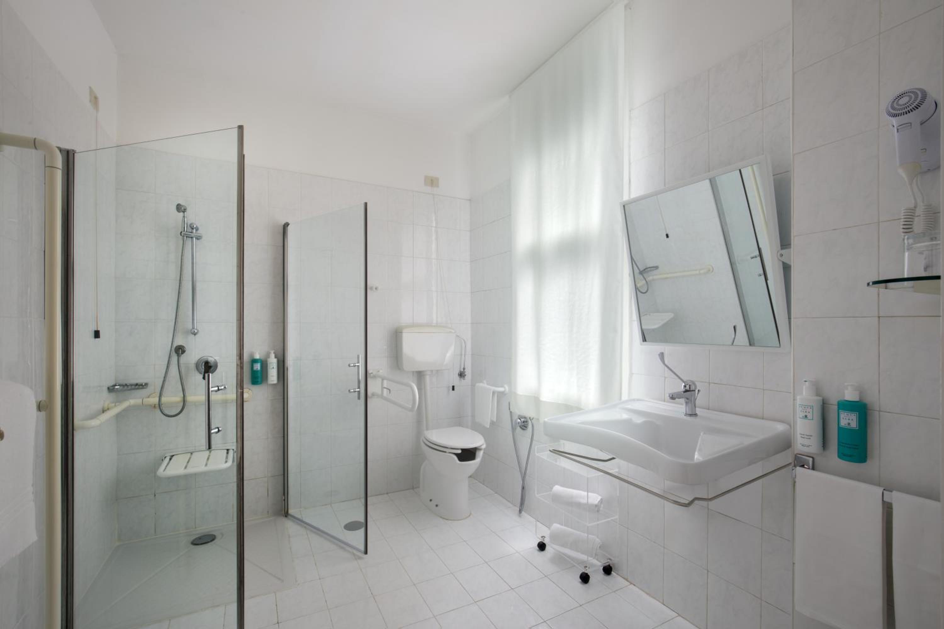 Double or Twin Room - Disability Access - Photo 2