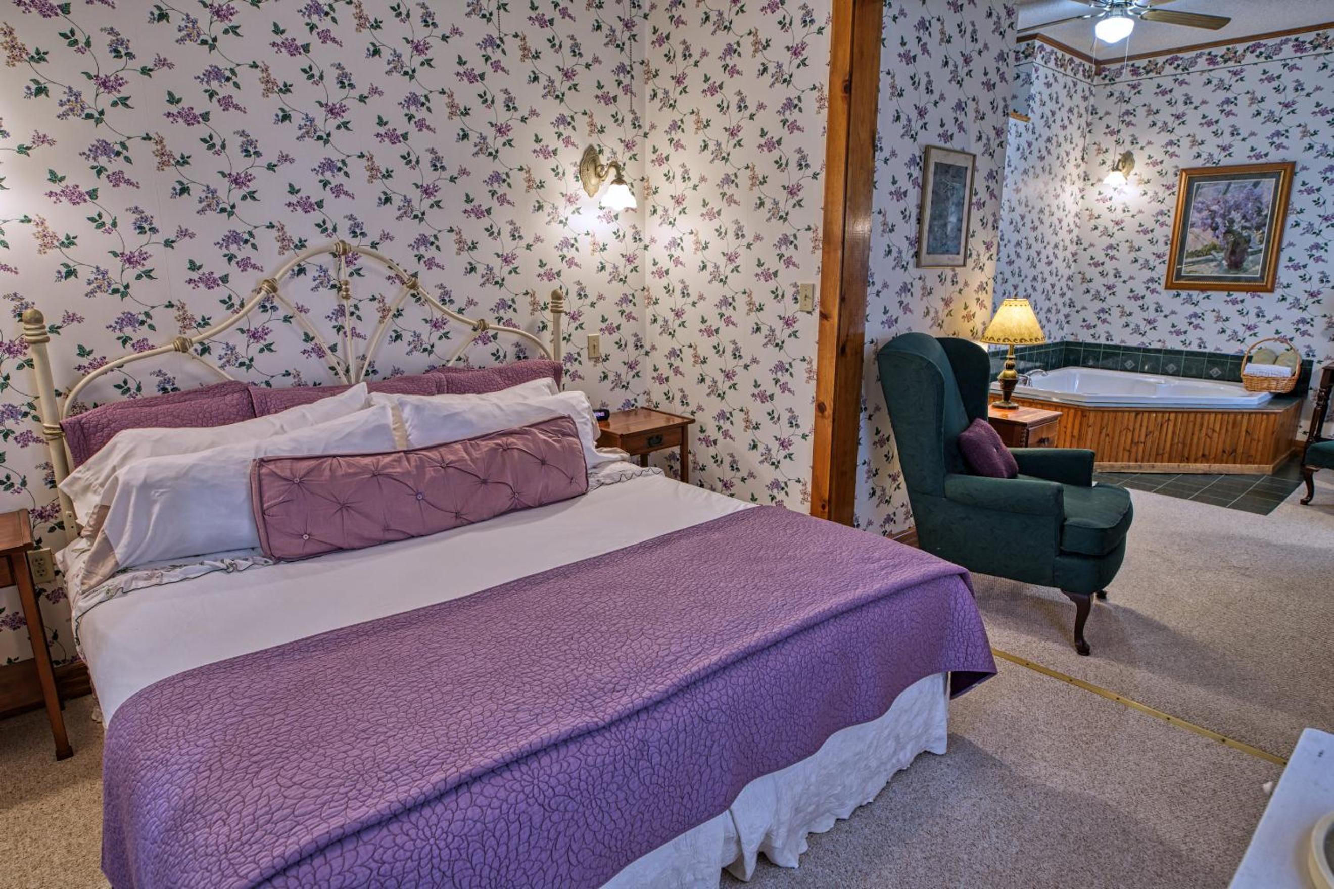 King Suite with Spa Bath photo 2