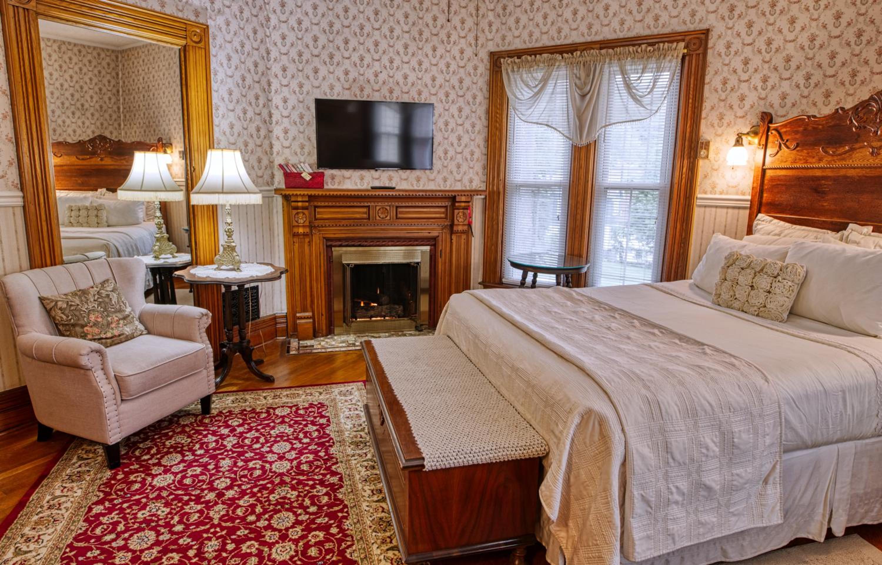 Queen Room photo 2