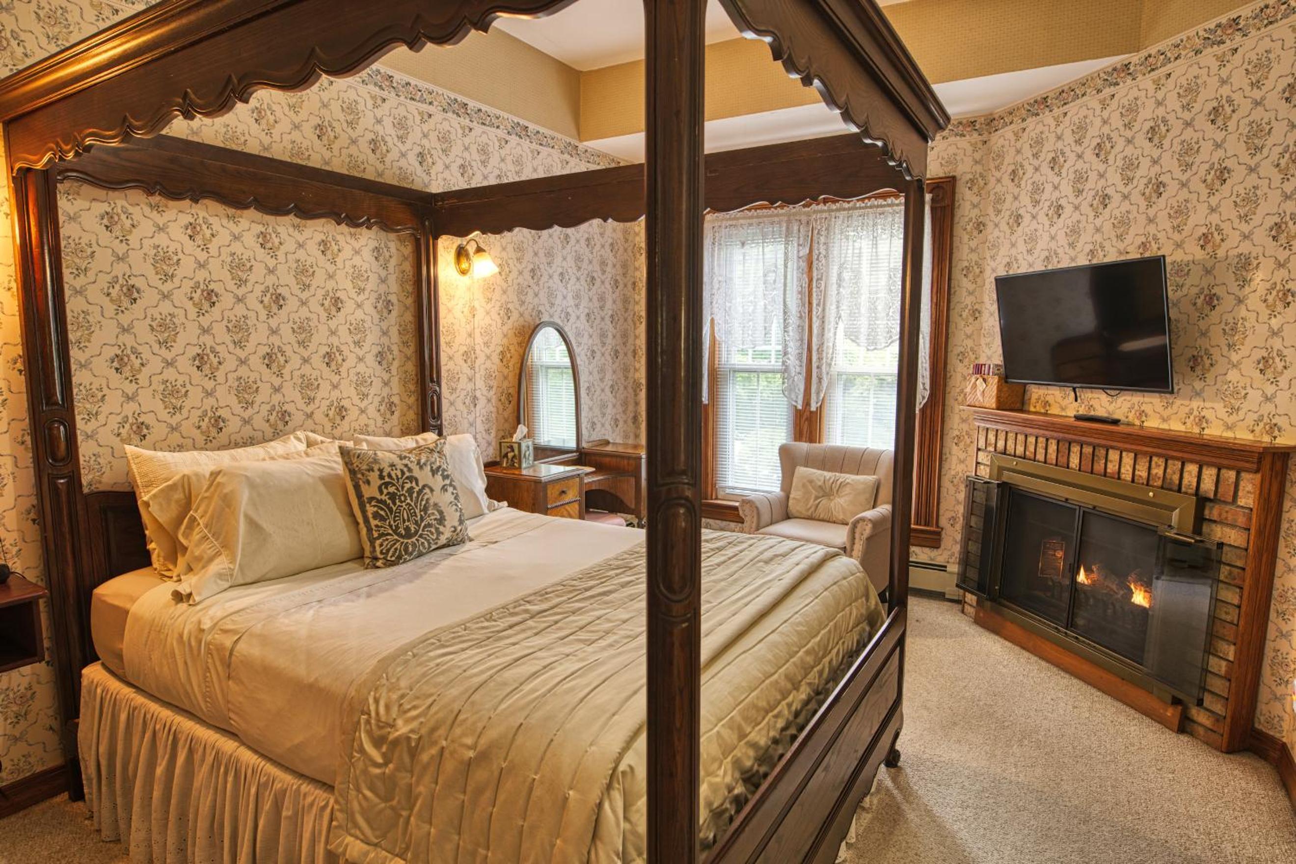 Queen Room photo 3