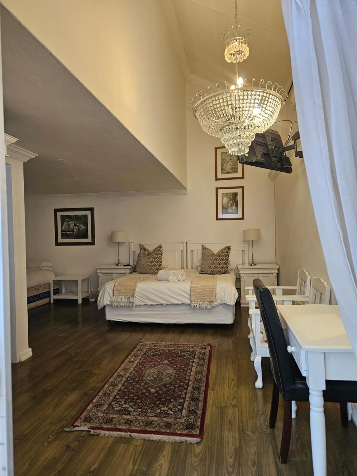Deluxe Room - Photo 11