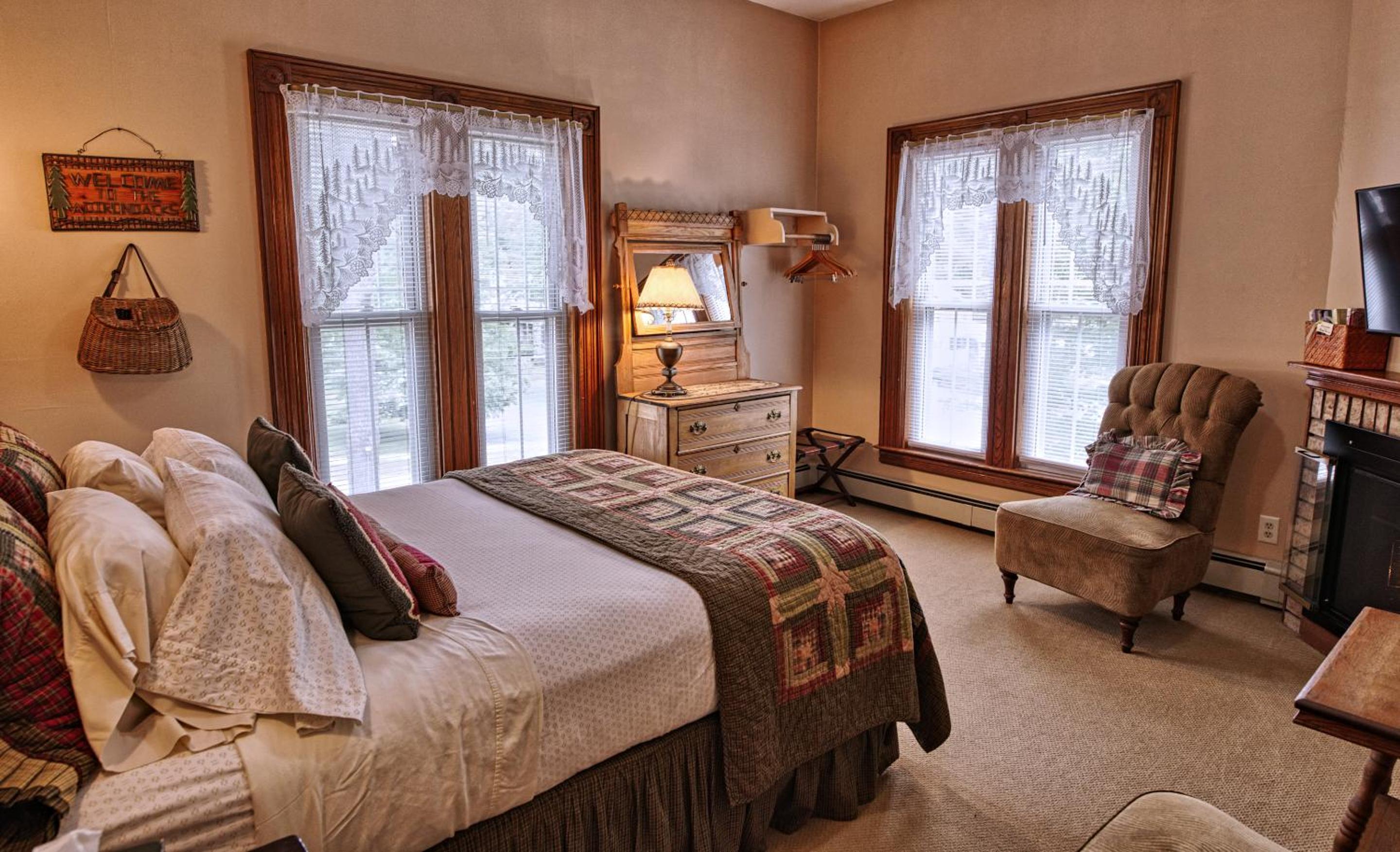 Queen Room photo 2