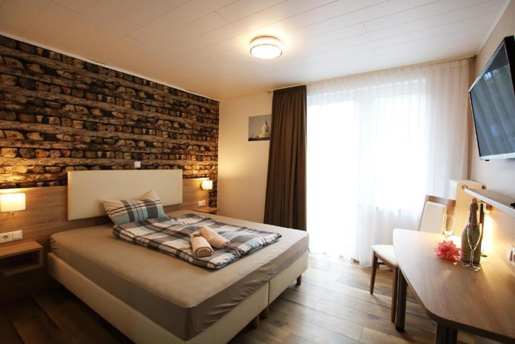 Queen Room With Balcony photo 2