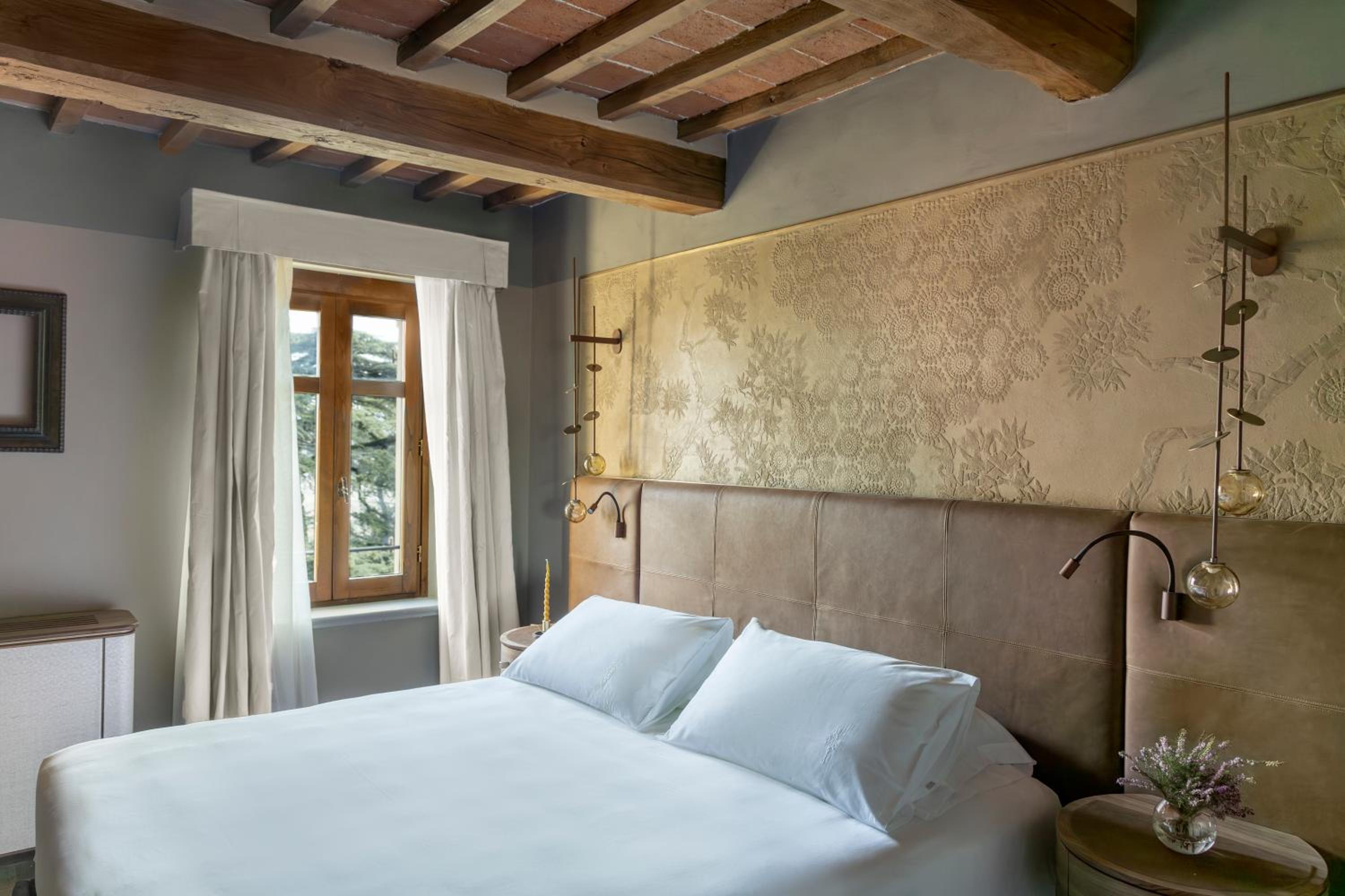 Suite - Photo 3