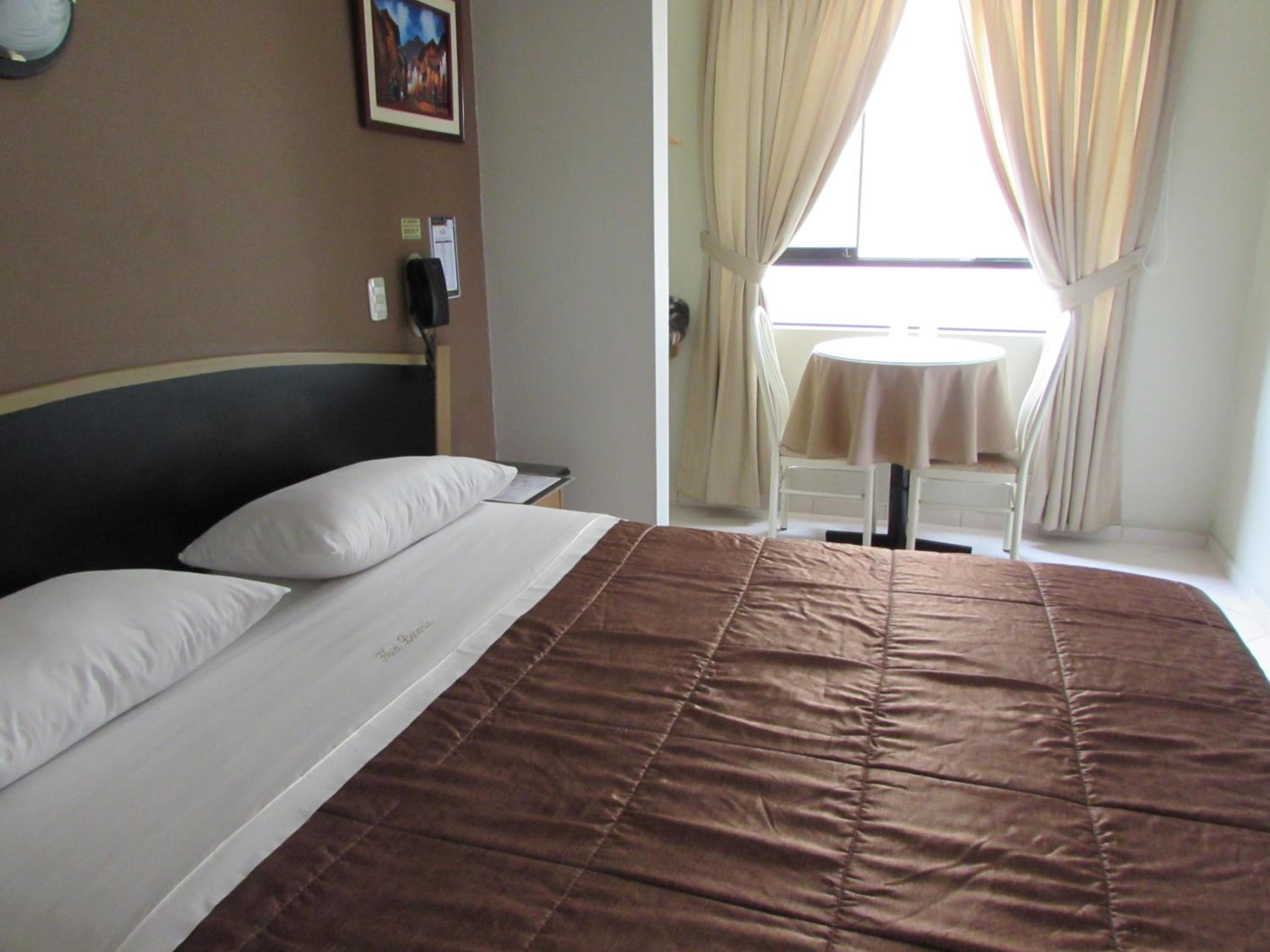 Double Room with Spa Bath - Photo 8